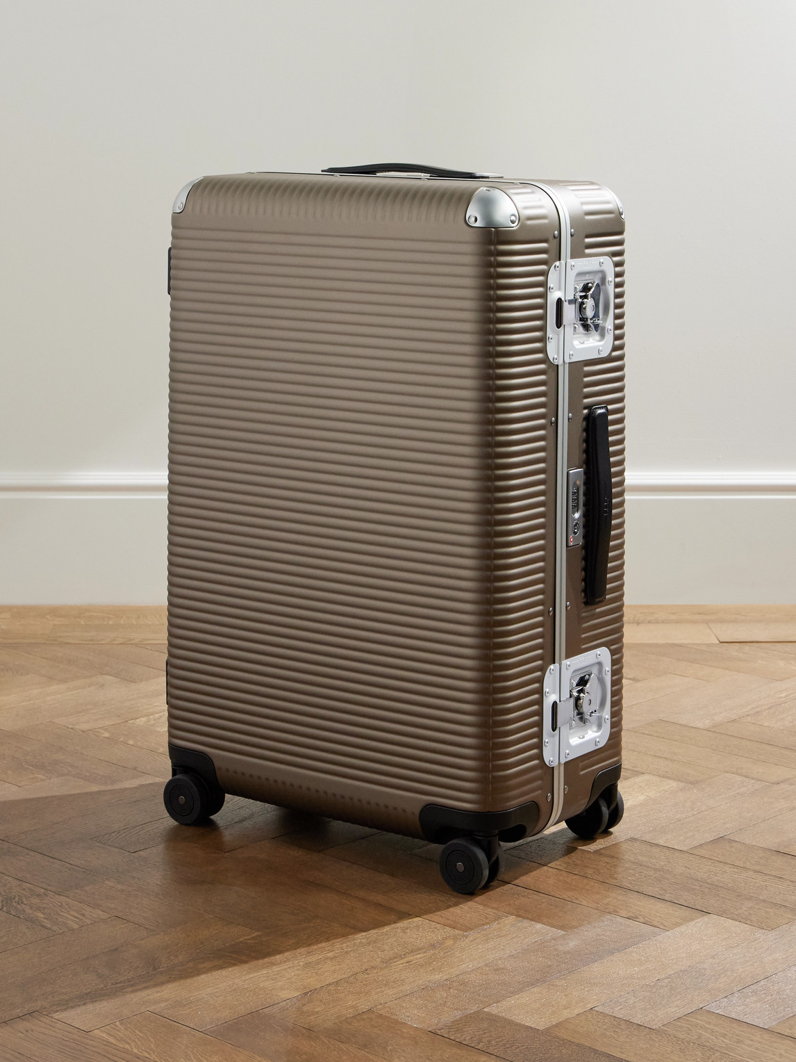 Fpm Milano Bank Light Spinner 76cm Leather And Aluminium-trimmed Makrolon® Polycarbonate Suitcase In Gray