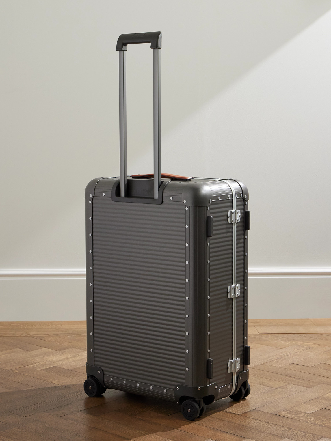 Fpm Milano Bank Spinner 68cm Leather-trimmed Aluminium Suitcase In Gray