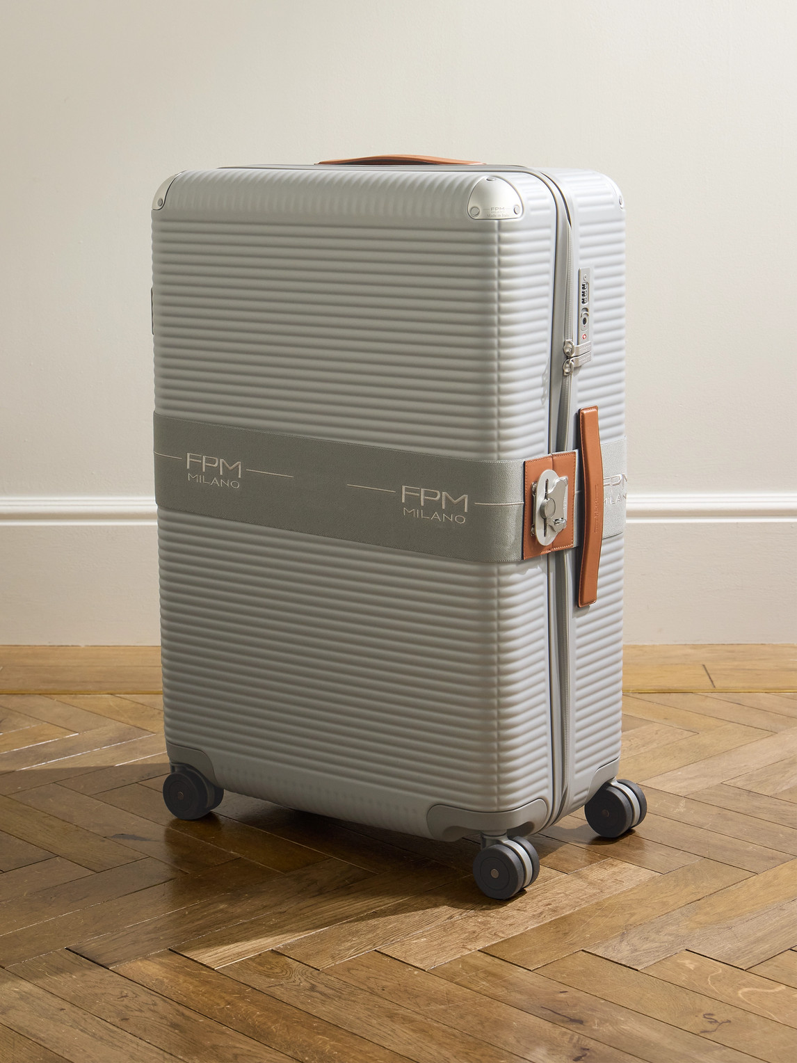 Fpm Milano Bank Zip Deluxe 76cm Leather-trimmed Polycarbonate Spinner Suitcase In White