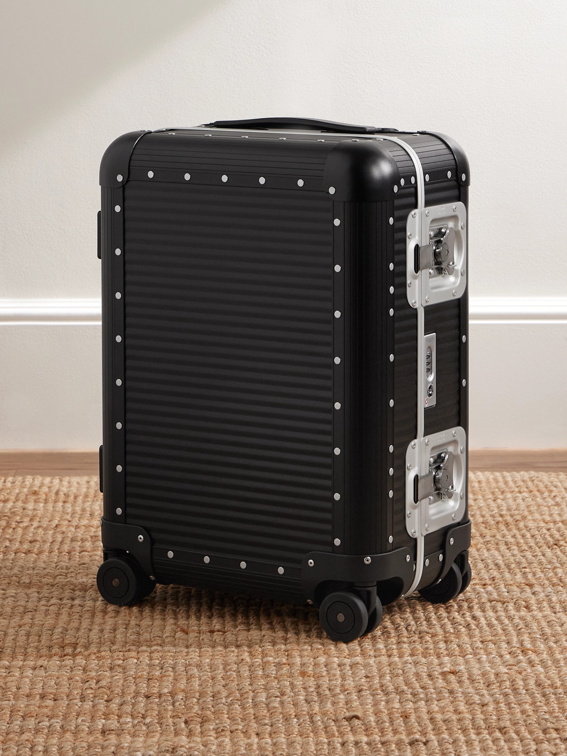 Fpm Milano Bank Spinner 55cm Rubber-trimmed Aluminium Suitcase In Black