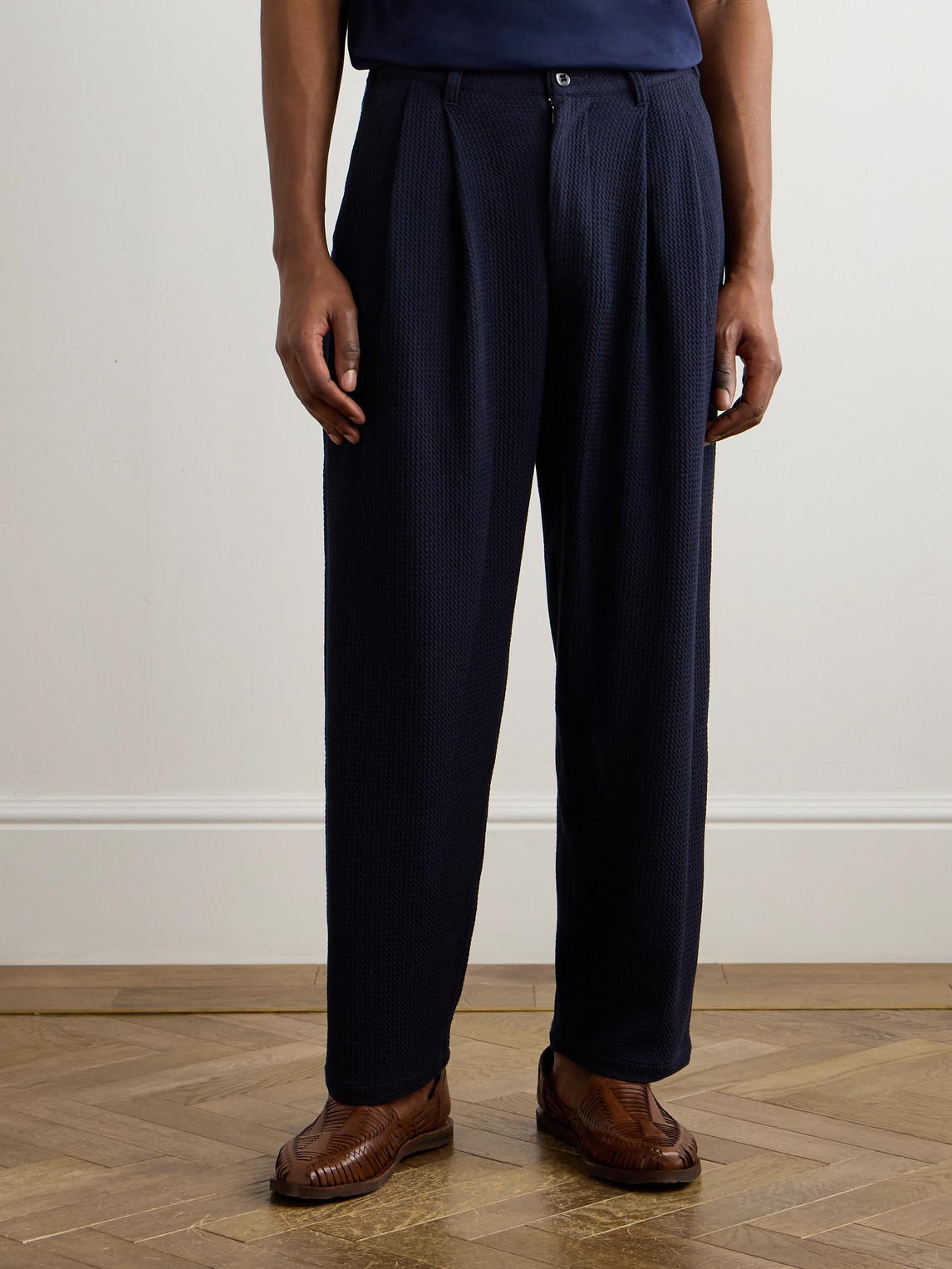 MONITALY EASY TAPERED PLEATED TEXTURED-WOVEN TROUSERS