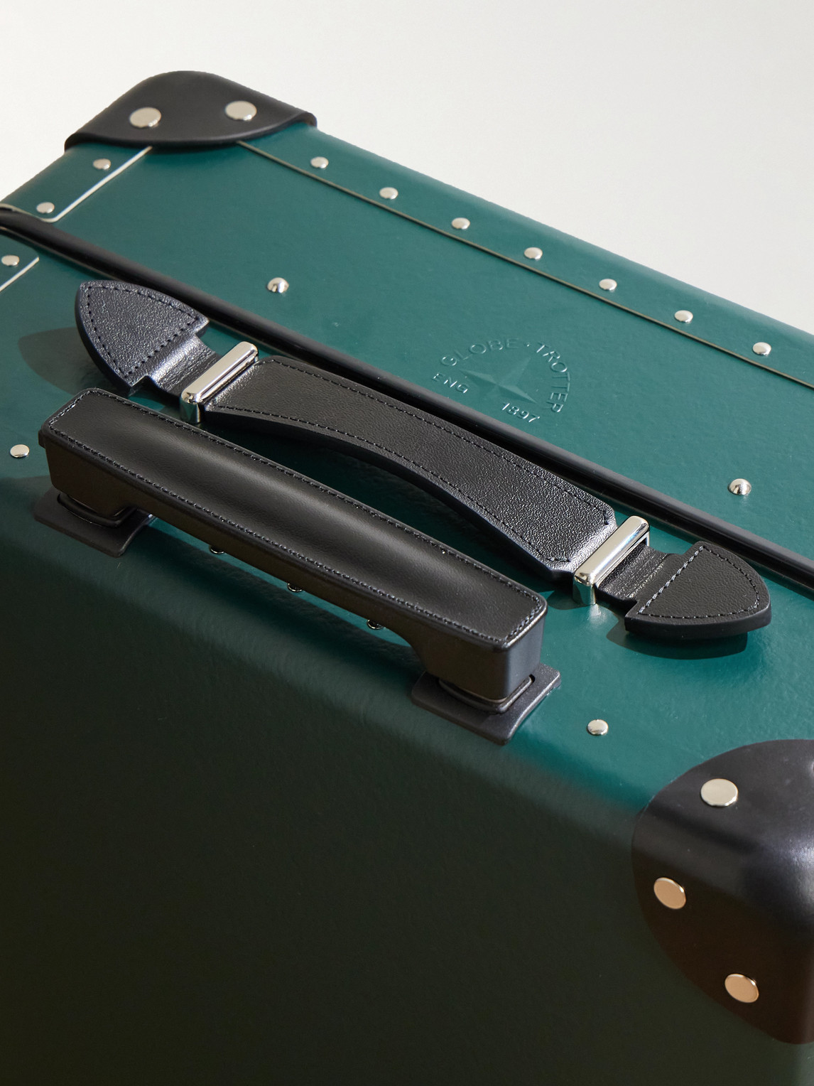 Globe-trotter Incotex Leather-trimmed Vulcanised Fibreboard Check-in Suitcase In Green