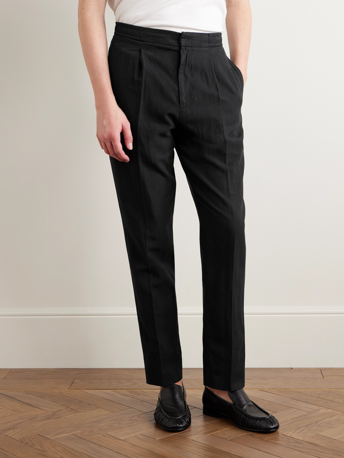 Officine Generale Drew Tapered Pleated Garment-dyed Lyocell-blend Trousers In Black