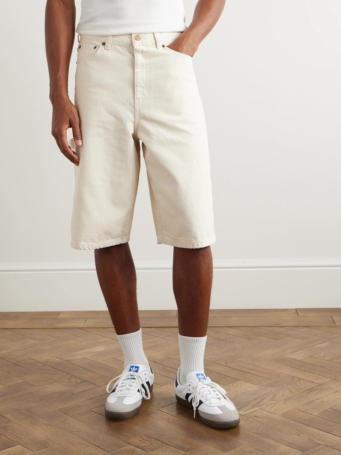 Shop Apc Westland Denim Shorts In Neutrals