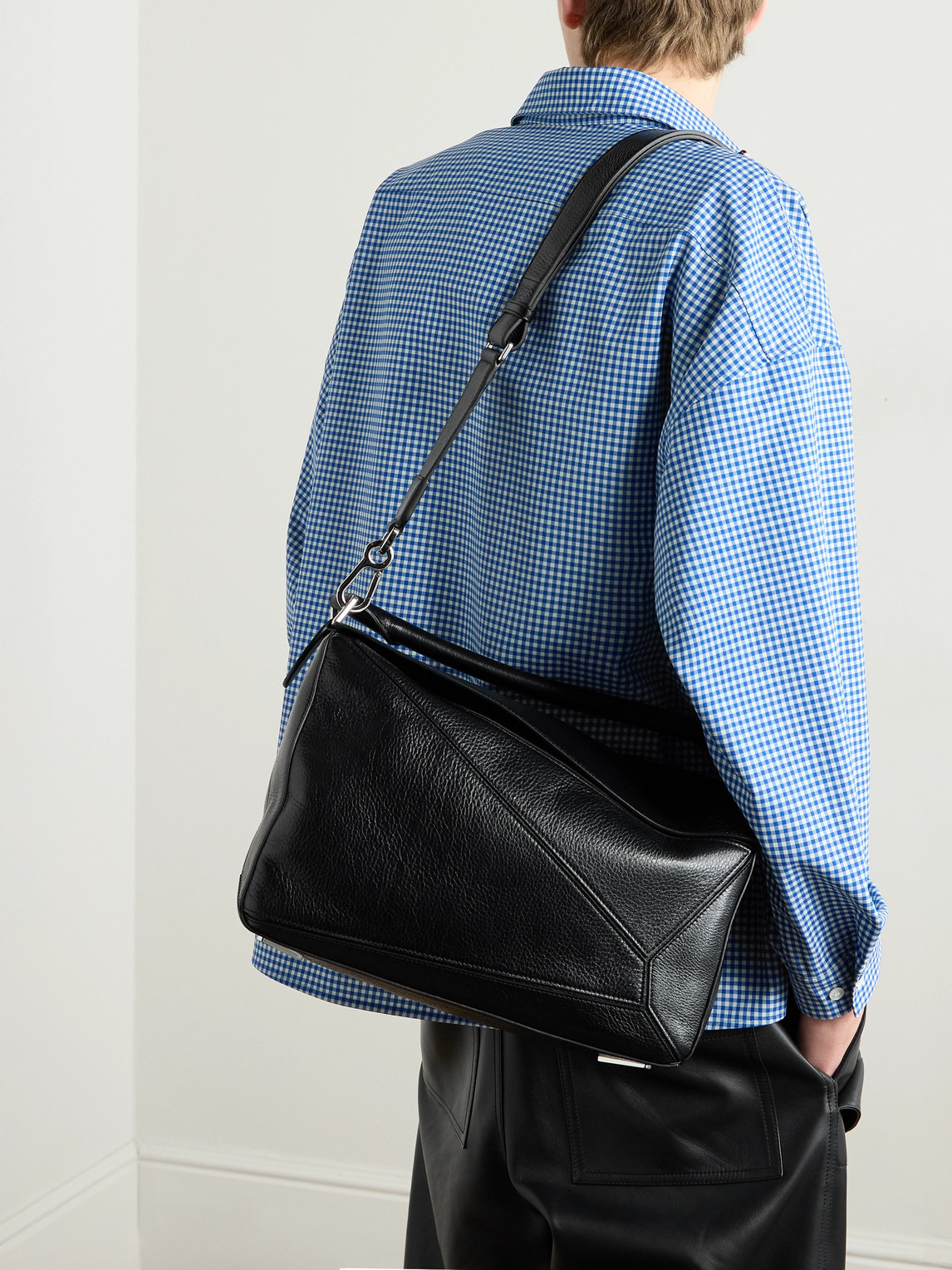 Loewe Puzzle Large Logo-debossed Full-grain Leather Messenger Bag In Black