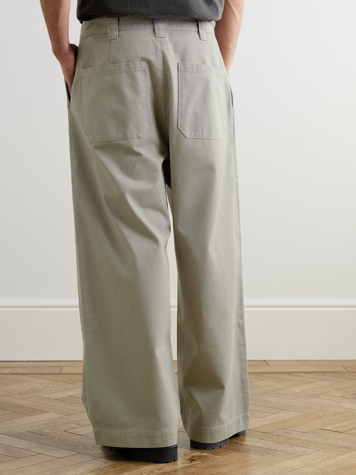 Agolde Gaius Tapered Pleated Regenerative Cotton-twill Chinos In Gray