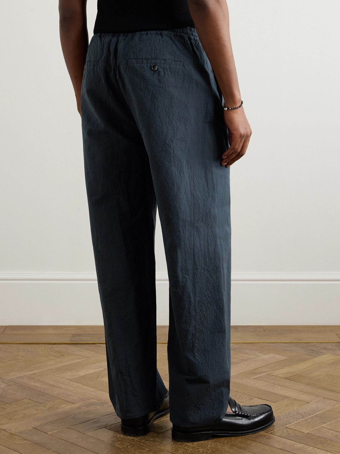 https://www.mrporter.com/variants/images/1647597356899821/bk/w1000.jpg