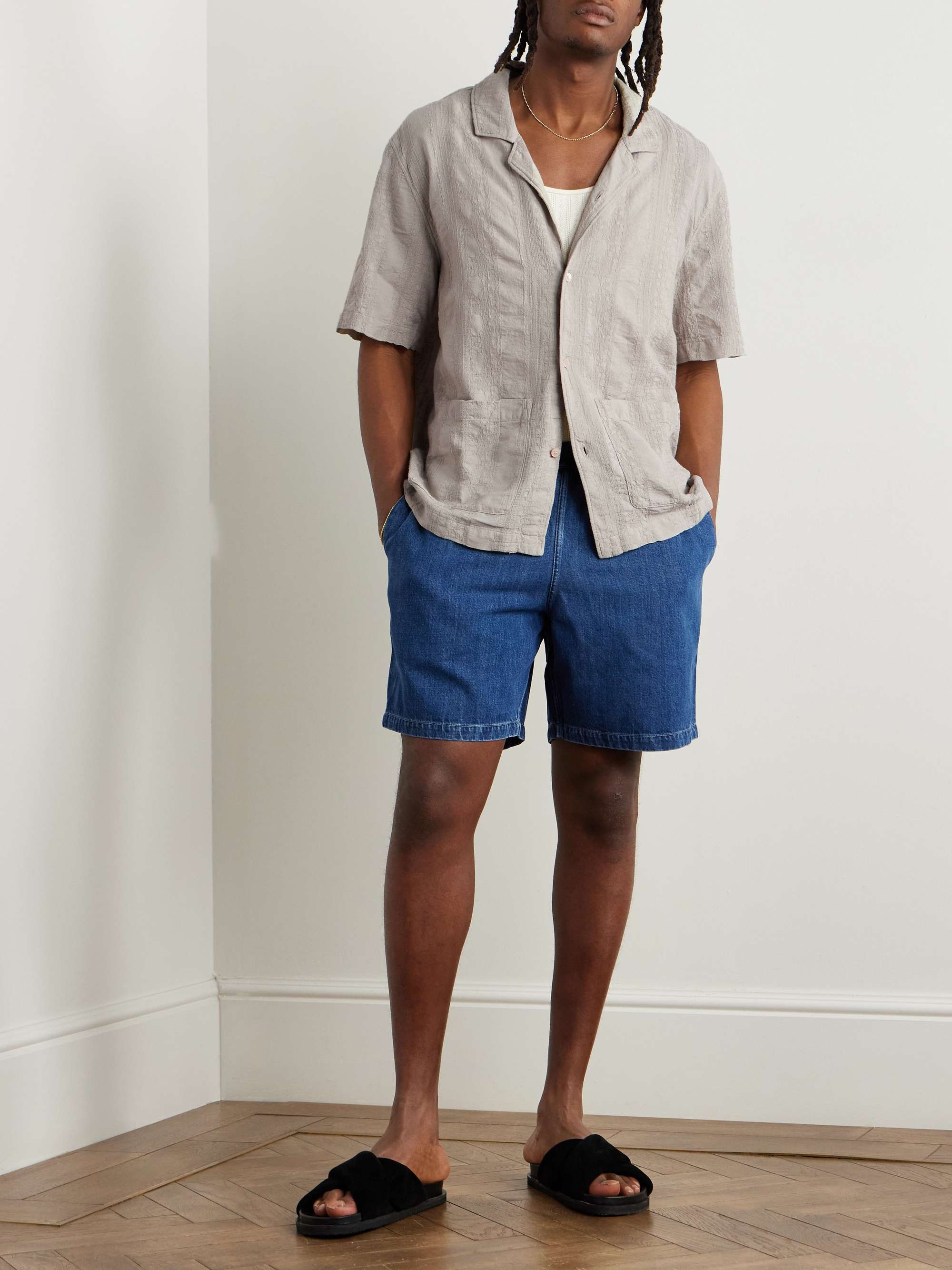A KIND OF GUISE 