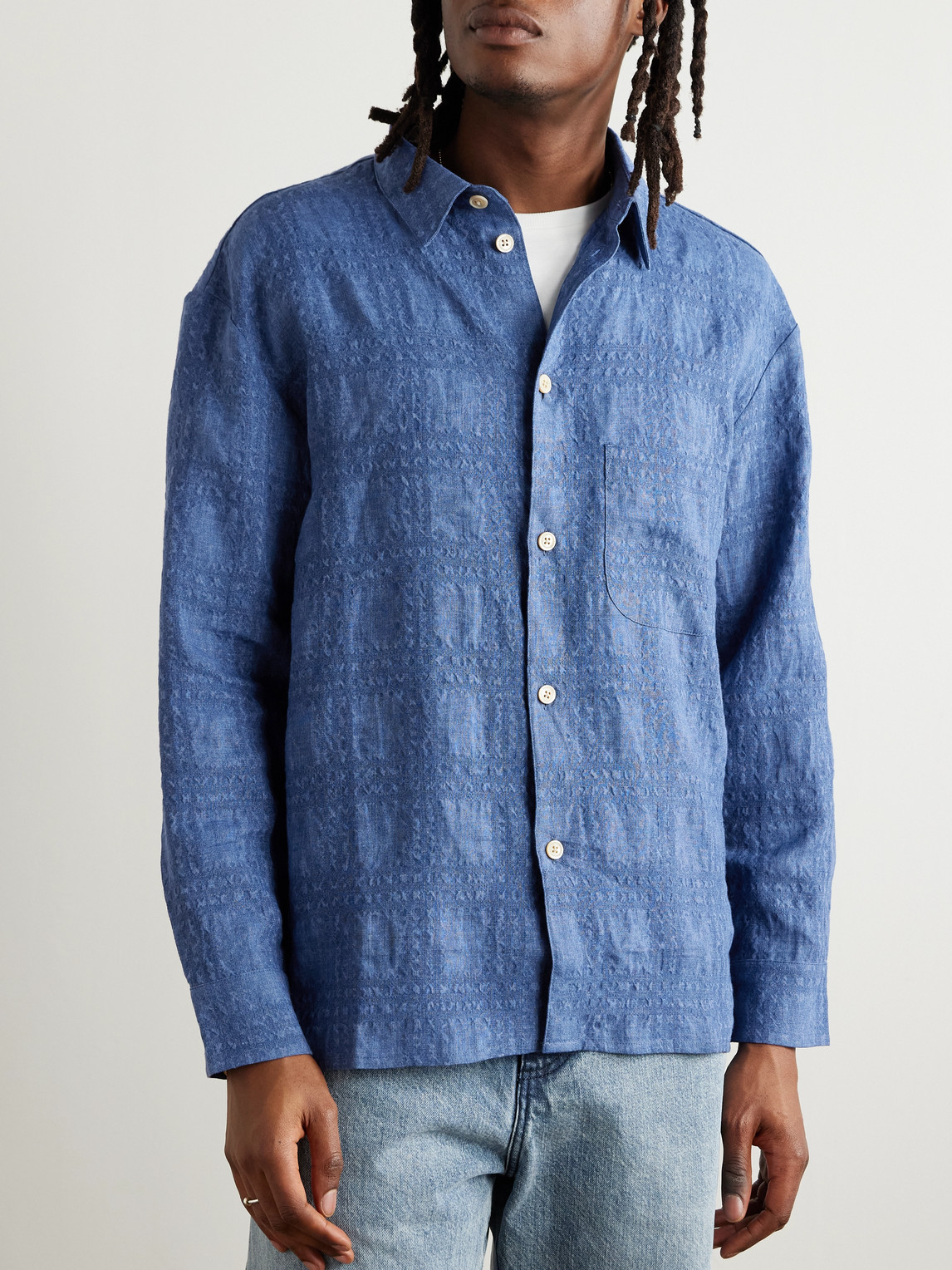 A Kind Of Guise Gusto Checked Linen And Lyocell-blend Textured-chambray Shirt In Blue