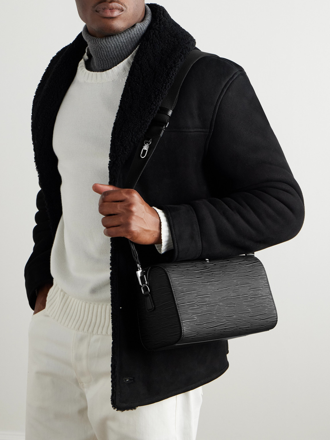 Montblanc Meisterstück 142 Textured-leather Messenger Bag In Black