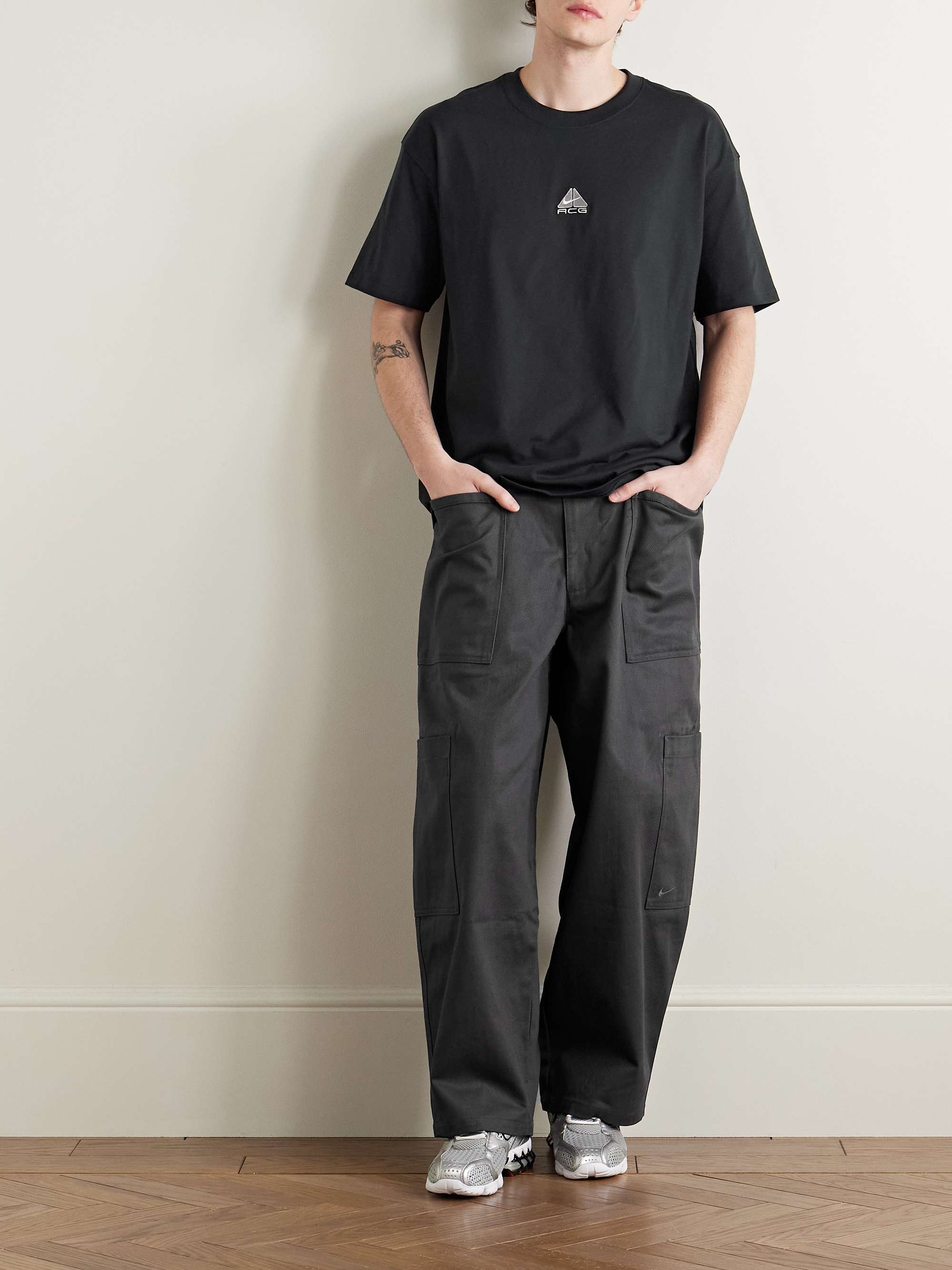 NIKE 