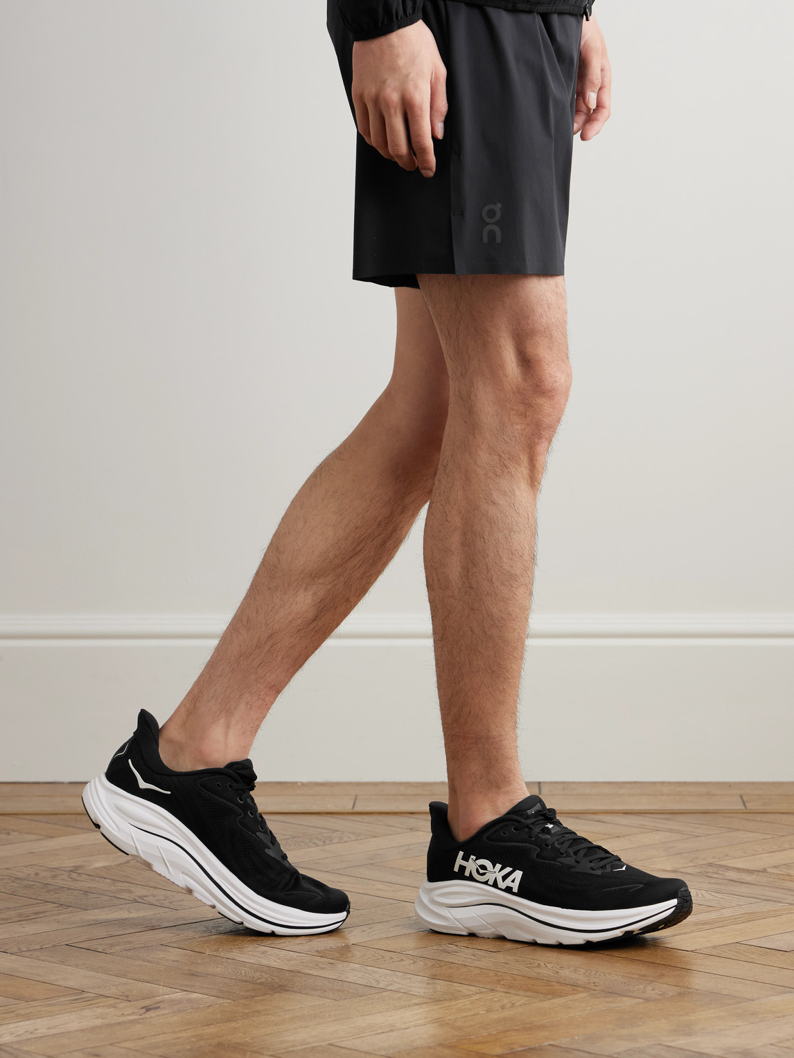 Hoka Men's Clifton 10 Sneakers In Black White