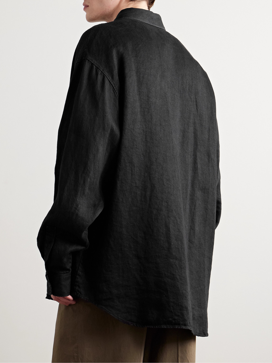 The Row Penn Oversized Linen-twill Overshirt In Black