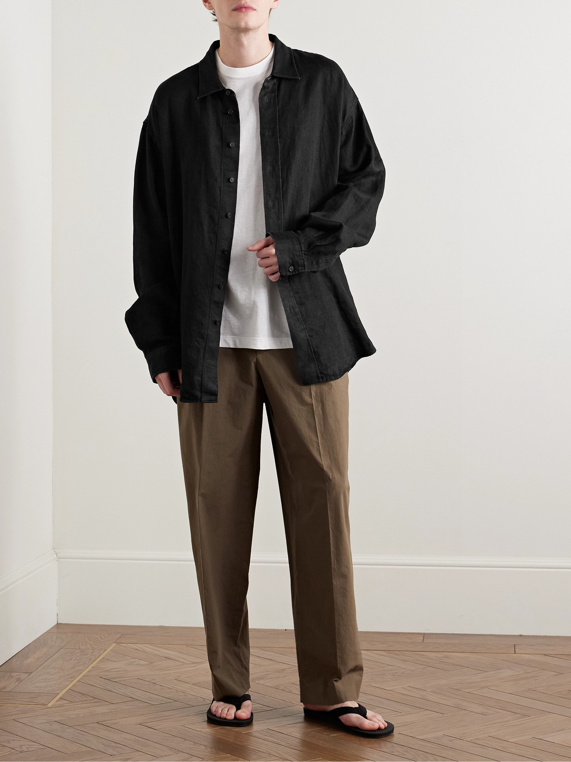 The Row Penn Oversized Linen-twill Overshirt In Black