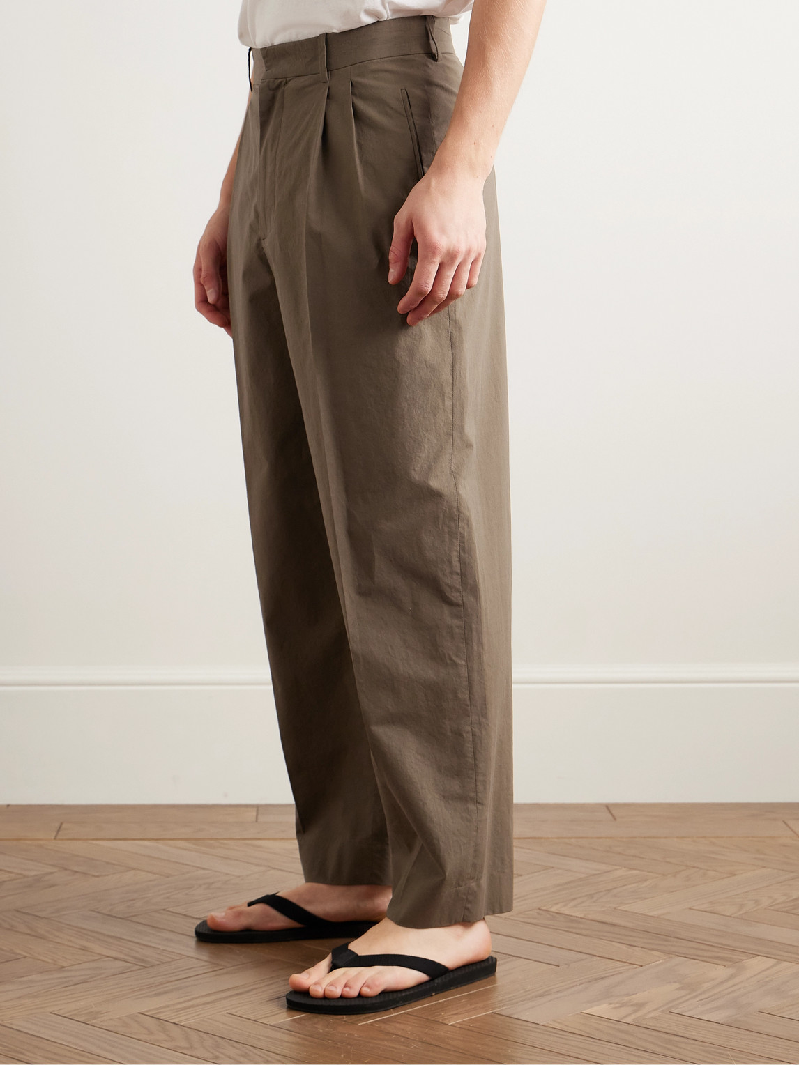 The Row Silas Tapered Pleated Cotton Trousers In Brown