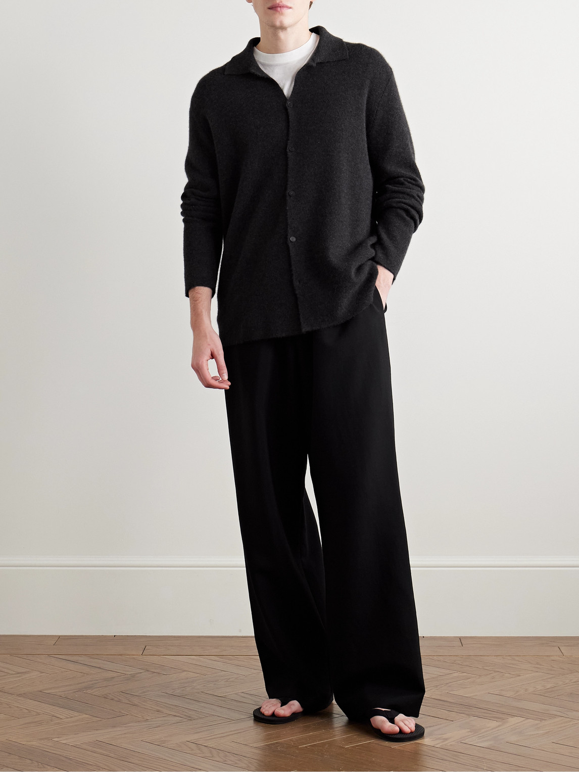 The Row Iverson Cashmere Cardigan In Black