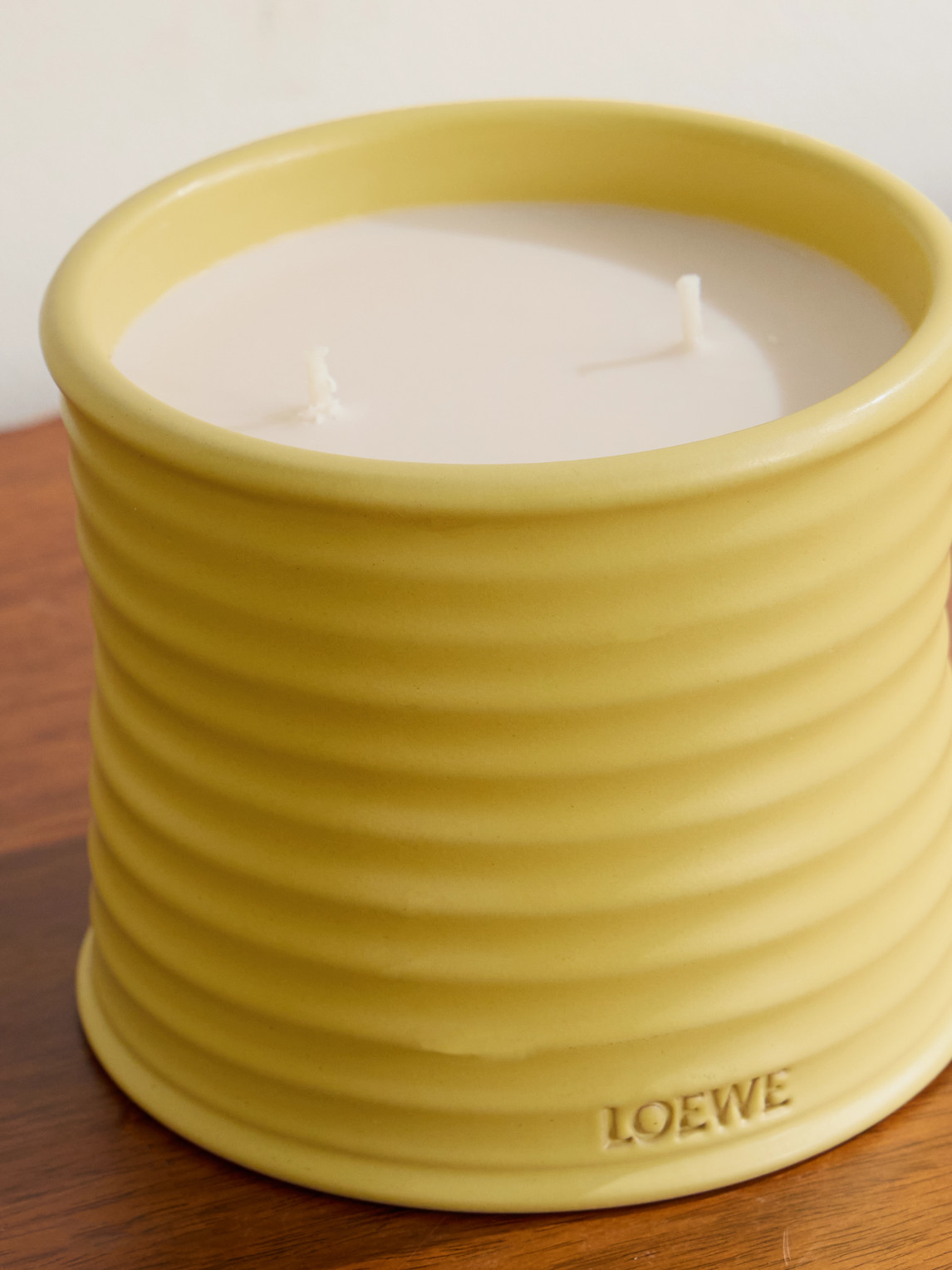 Loewe Perfumes - Honeysuckle Medium Scented Candle, 610g - Men - Yellow 