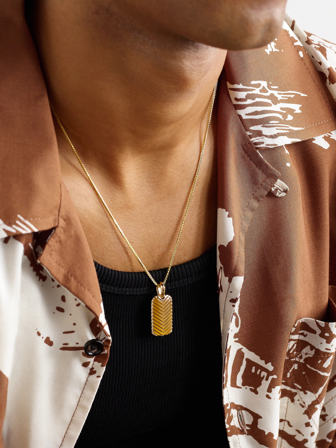 David Yurman Chevron 18-karat Gold Tiger's Eye Pendant In Metallic
