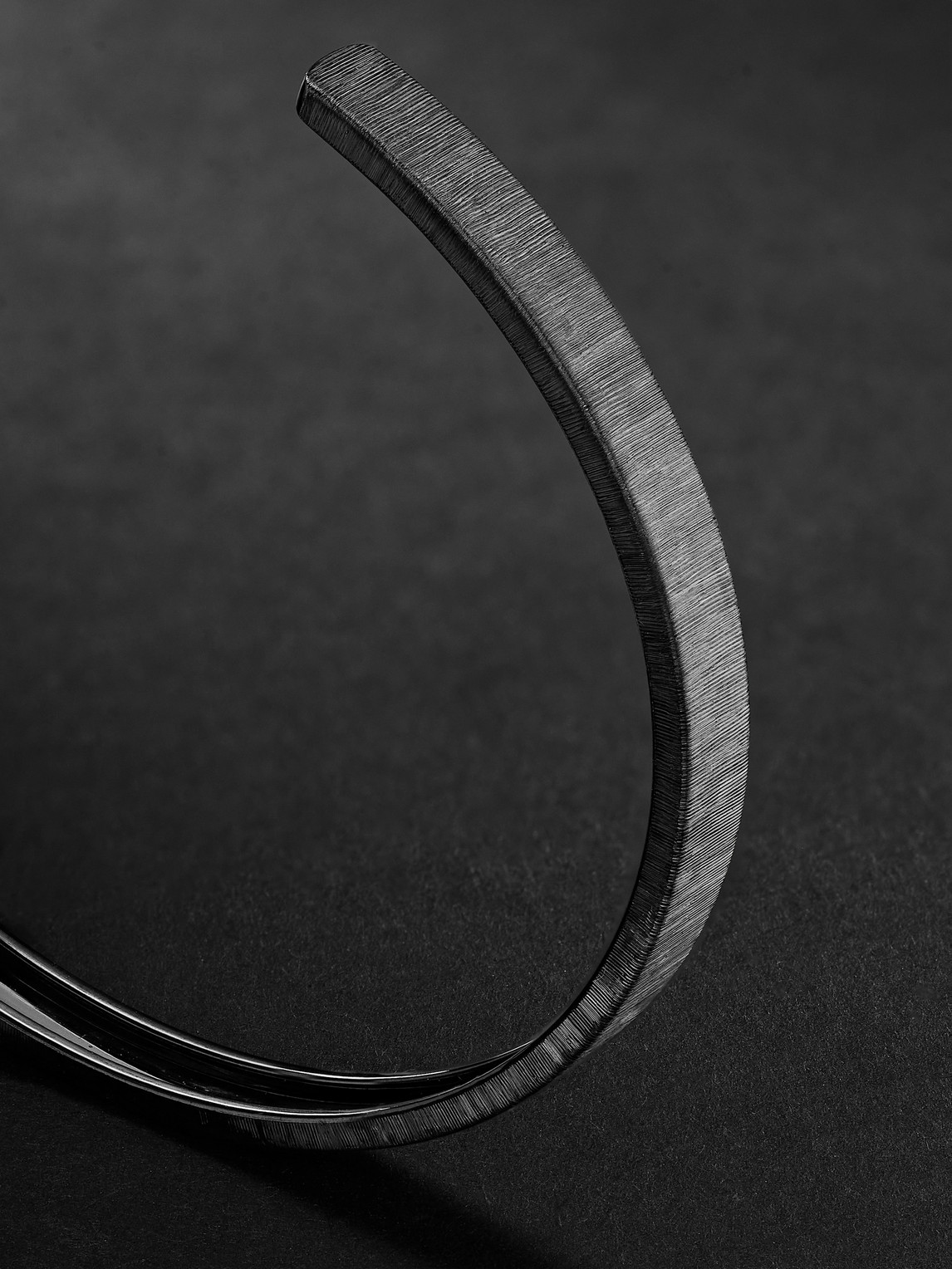 Buccellati Macri Blackened White Gold Bangle In Silver