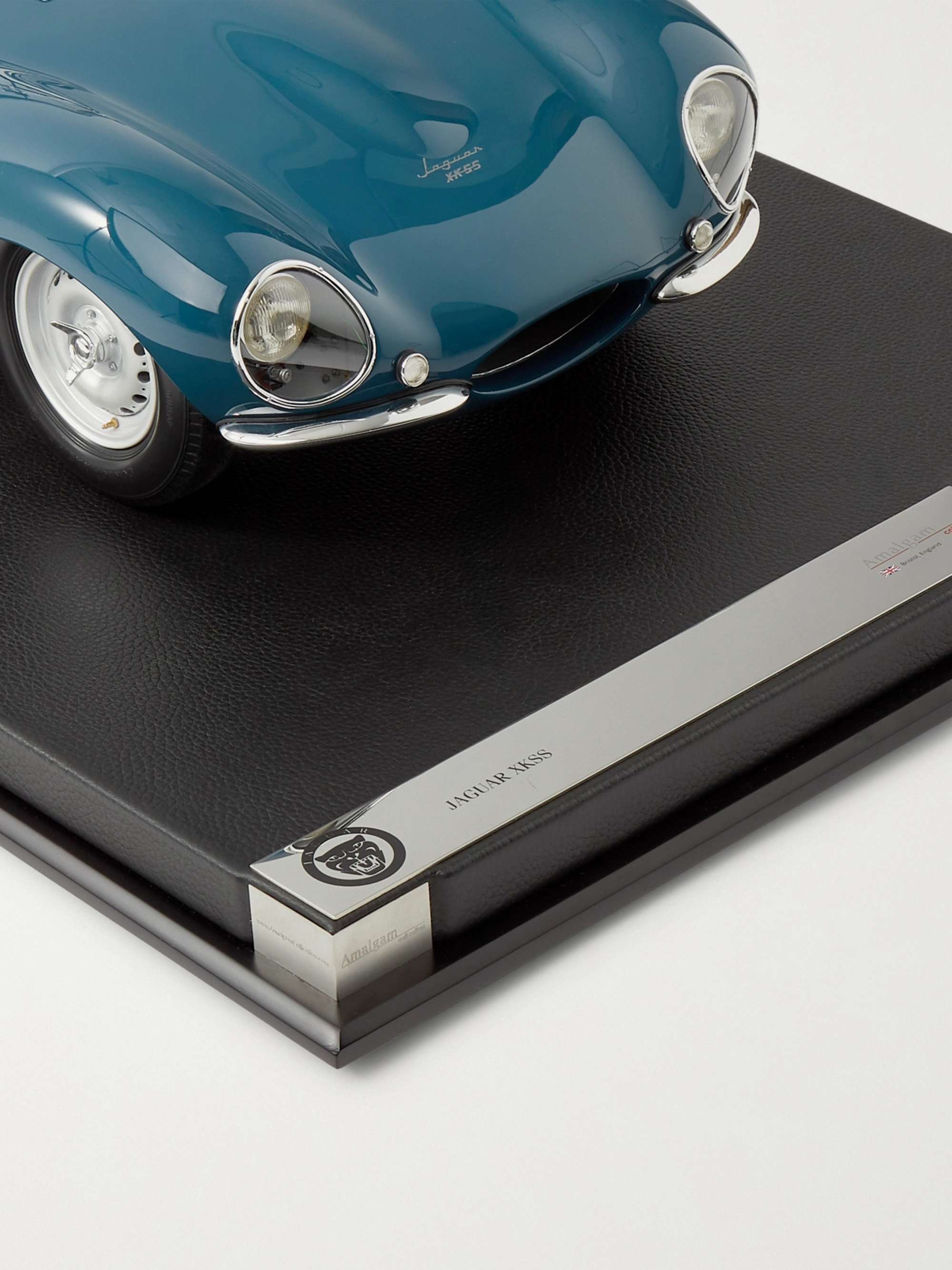 AMALGAM COLLECTION Jaguar XKSS Roadster 1:8 Model Car