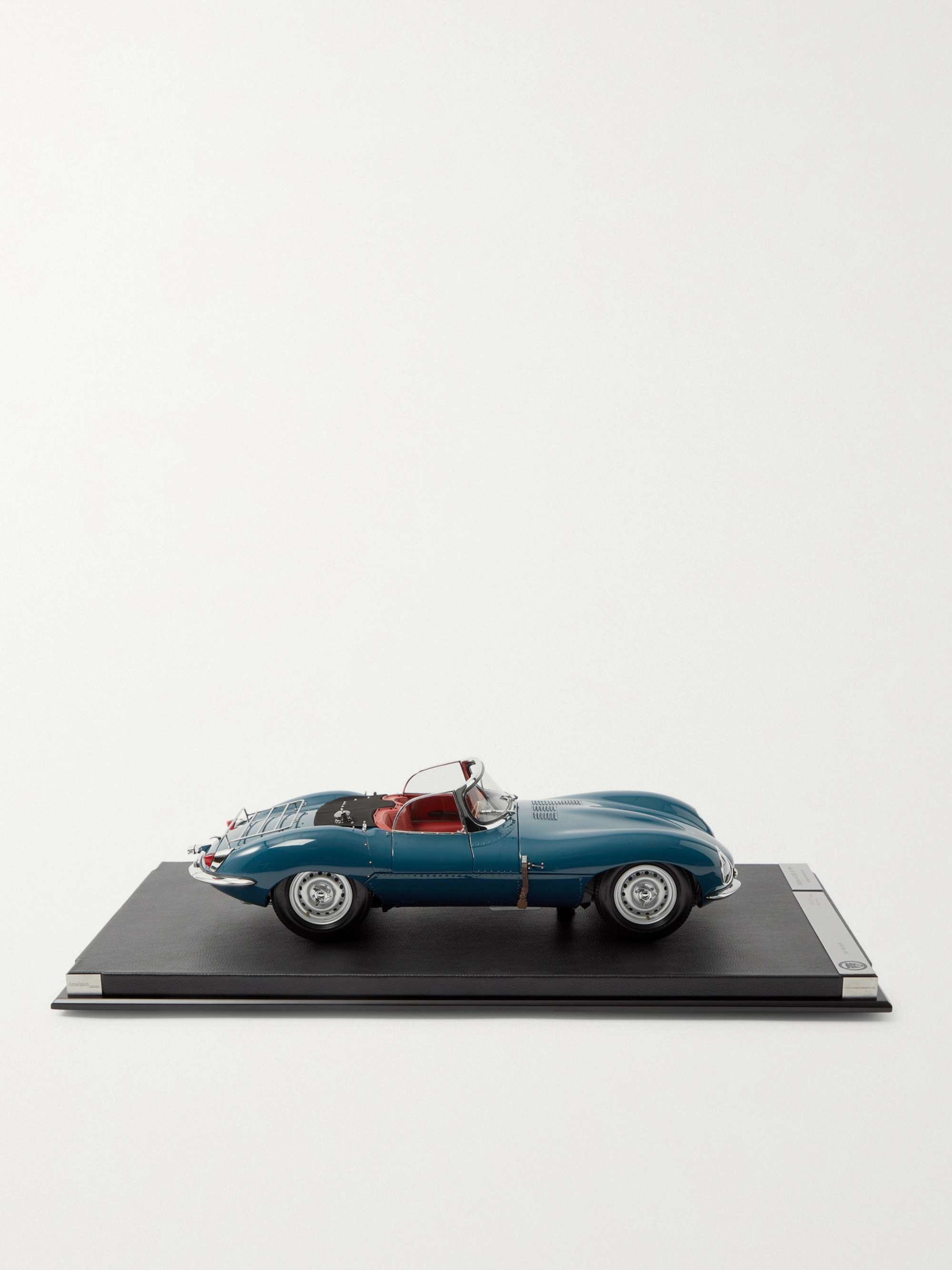 AMALGAM COLLECTION Jaguar XKSS Roadster 1:8 Model Car