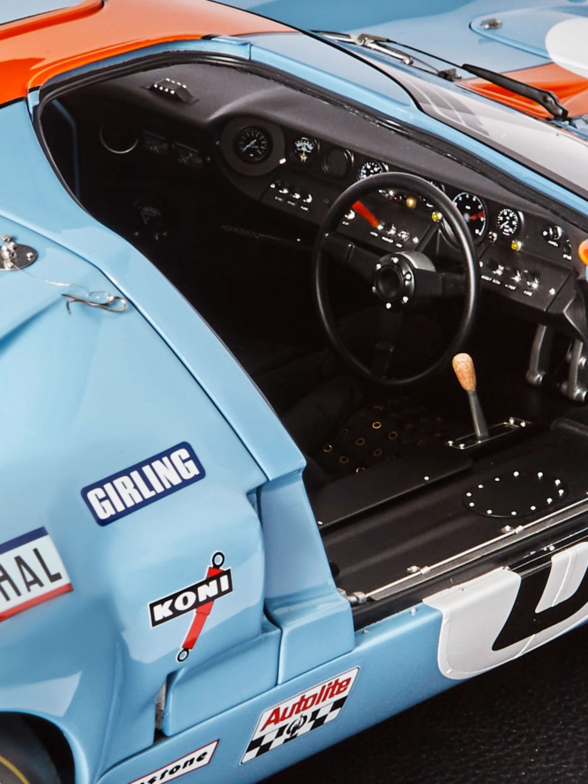 AMALGAM COLLECTION Ford GT40 1:8 Model Car
