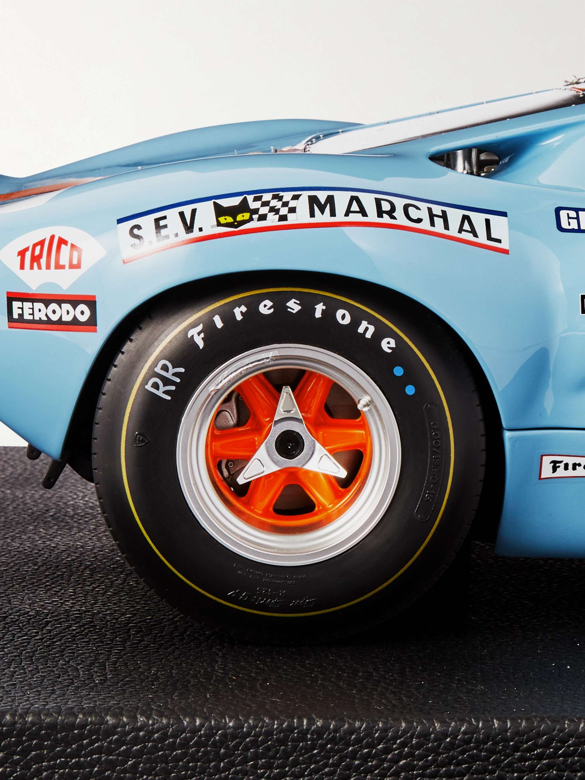 AMALGAM COLLECTION Ford GT40 1:8 Model Car