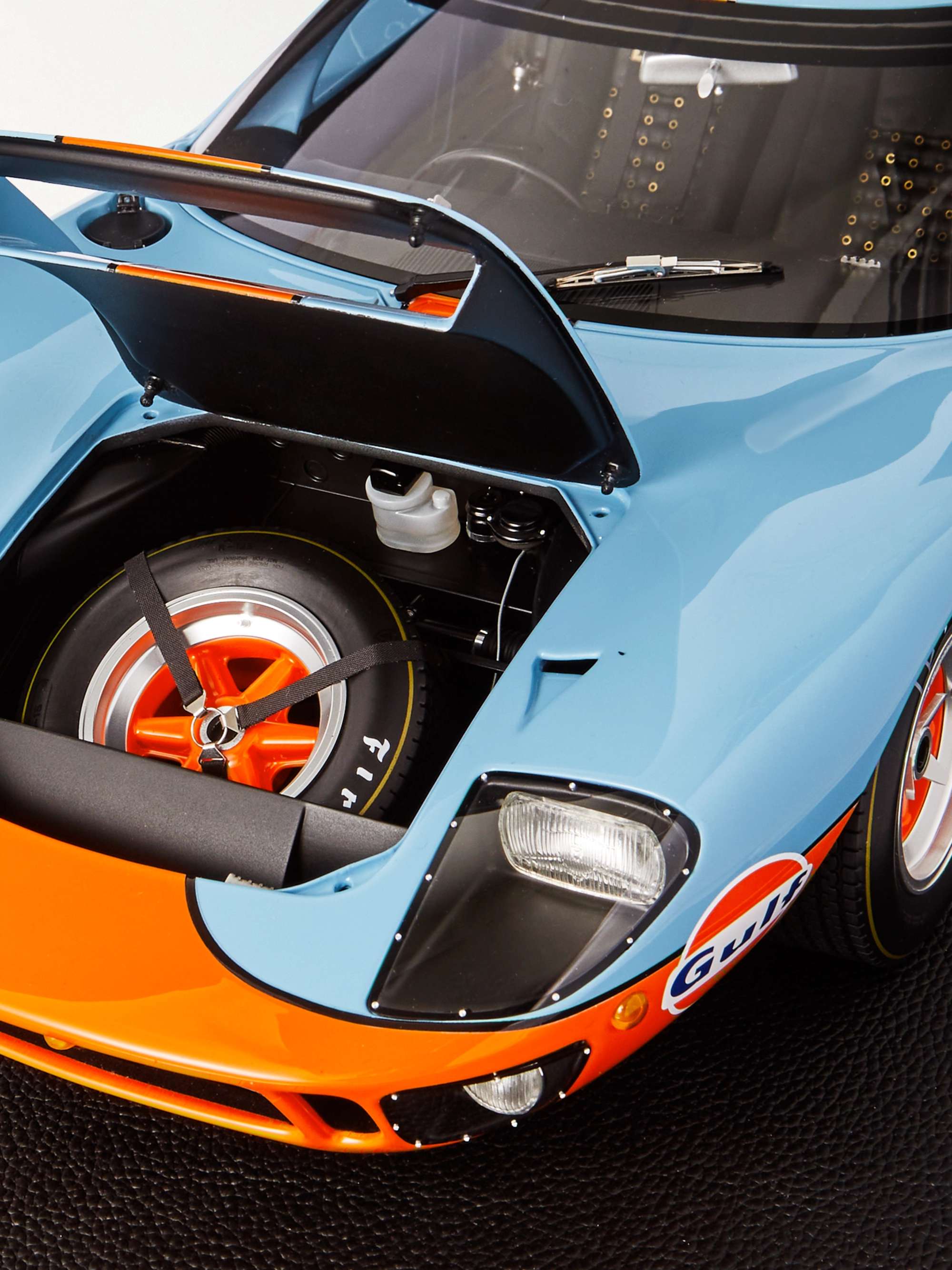 AMALGAM COLLECTION Ford GT40 1:8 Model Car