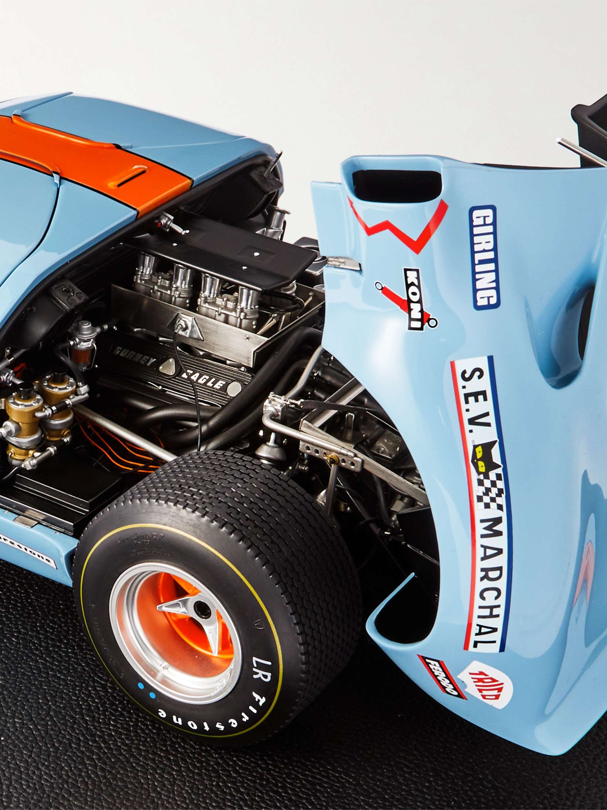 AMALGAM COLLECTION Ford GT40 1:8 Model Car