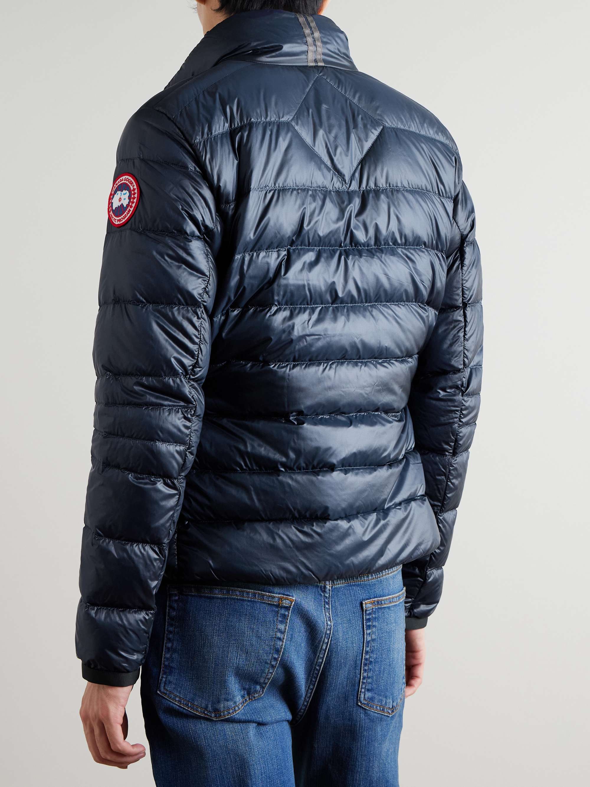 CANADA GOOSE جاكيت Crofton من نايلون ريبستوب المُعاد تدويره بقصّة ضيقة محشو بالزغب ومبطن