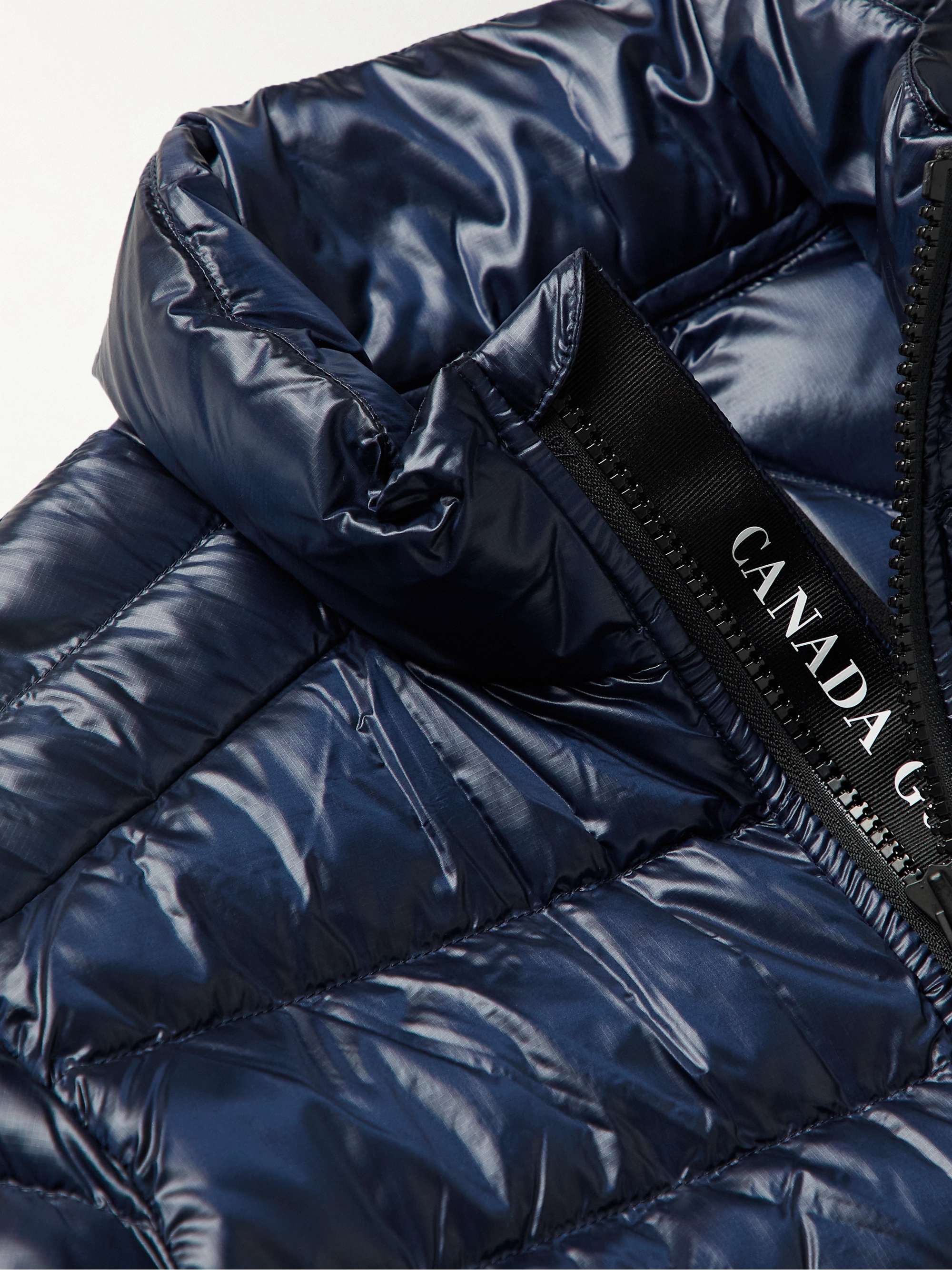 CANADA GOOSE جاكيت Crofton من نايلون ريبستوب المُعاد تدويره بقصّة ضيقة محشو بالزغب ومبطن