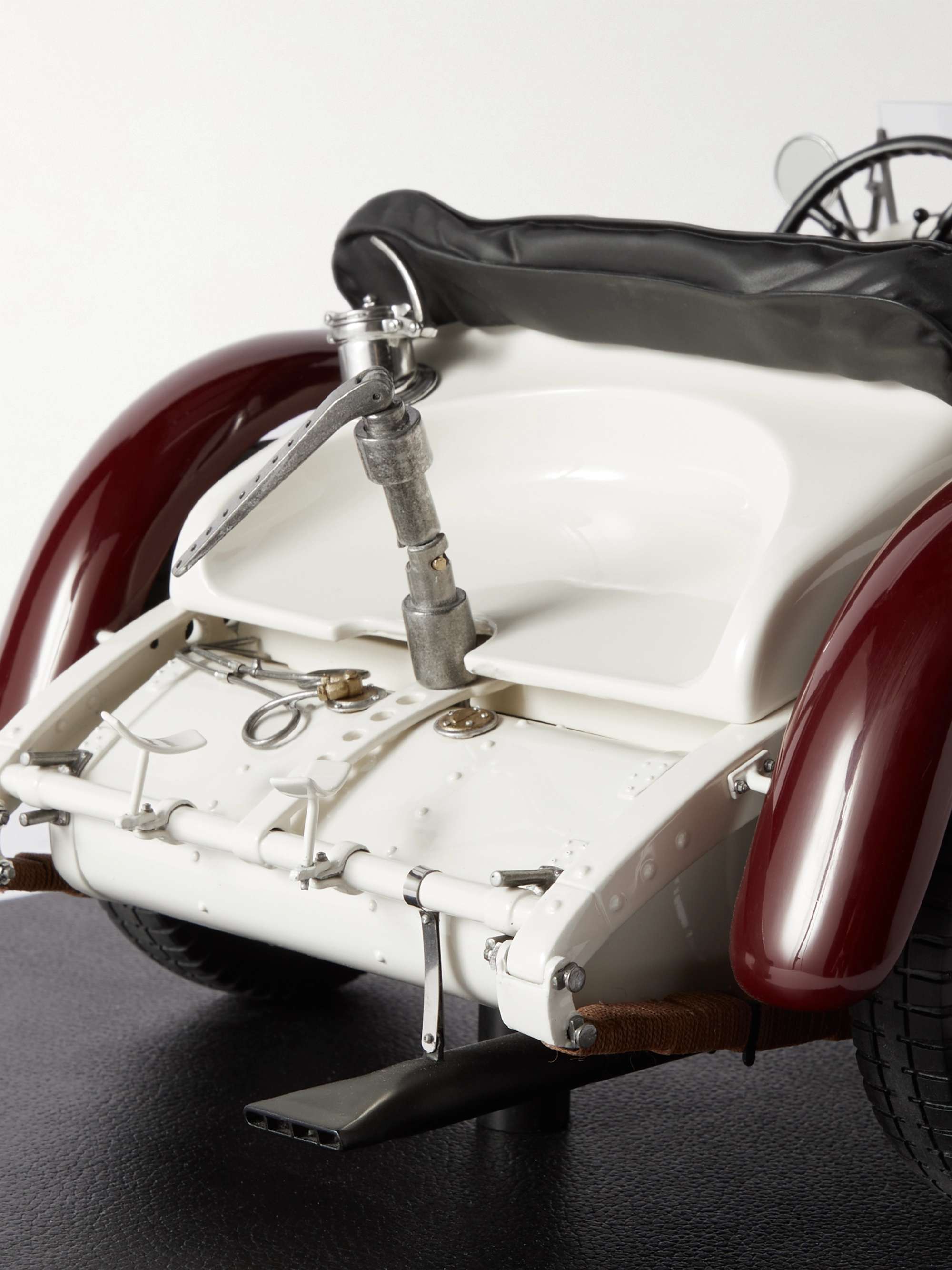 AMALGAM COLLECTION Mercedes-Benz SSKL 1:8 Model Car