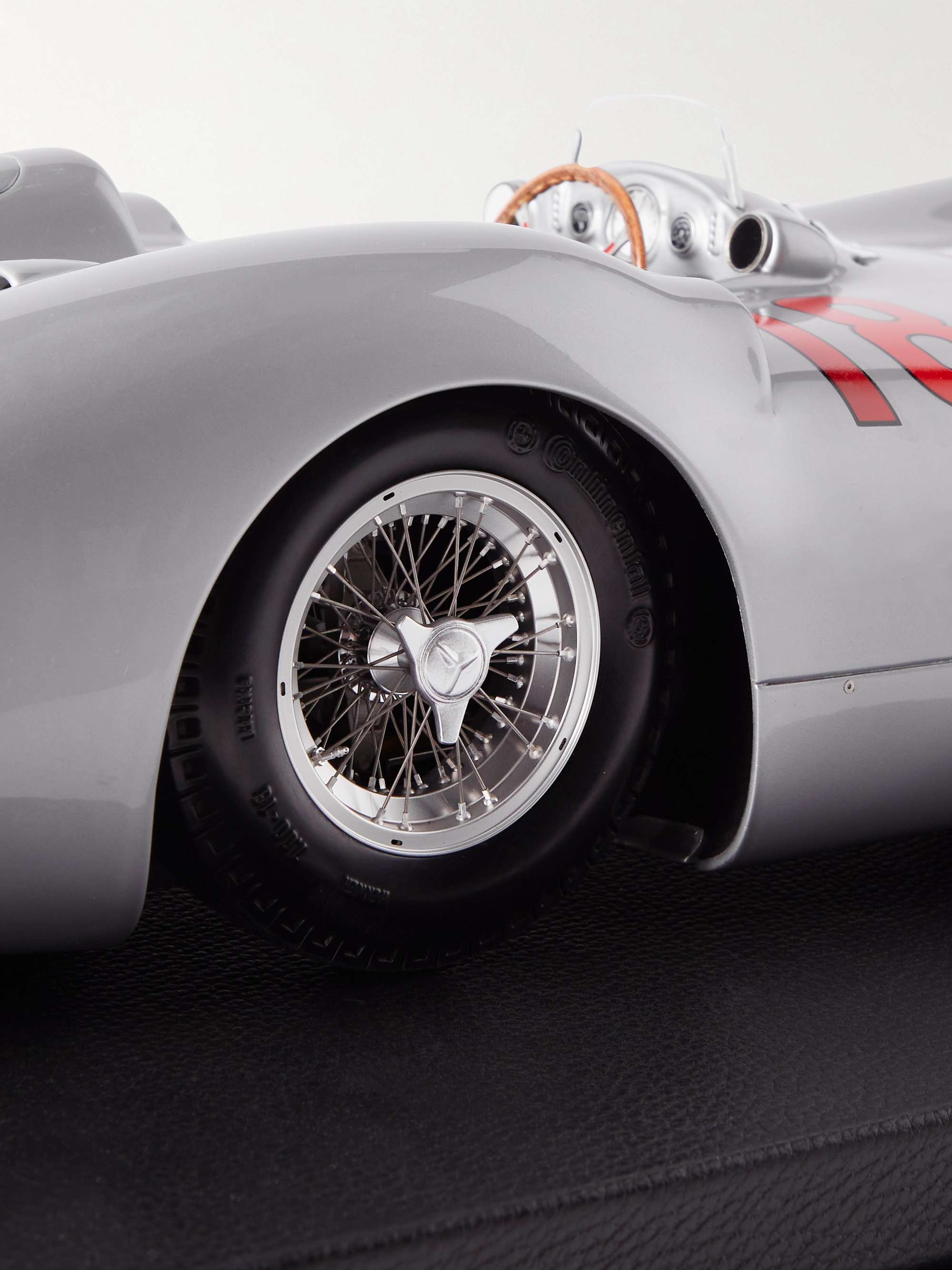 AMALGAM COLLECTION Mercedes-Benz W196 Streamliner (1954) 1:8 Model Car