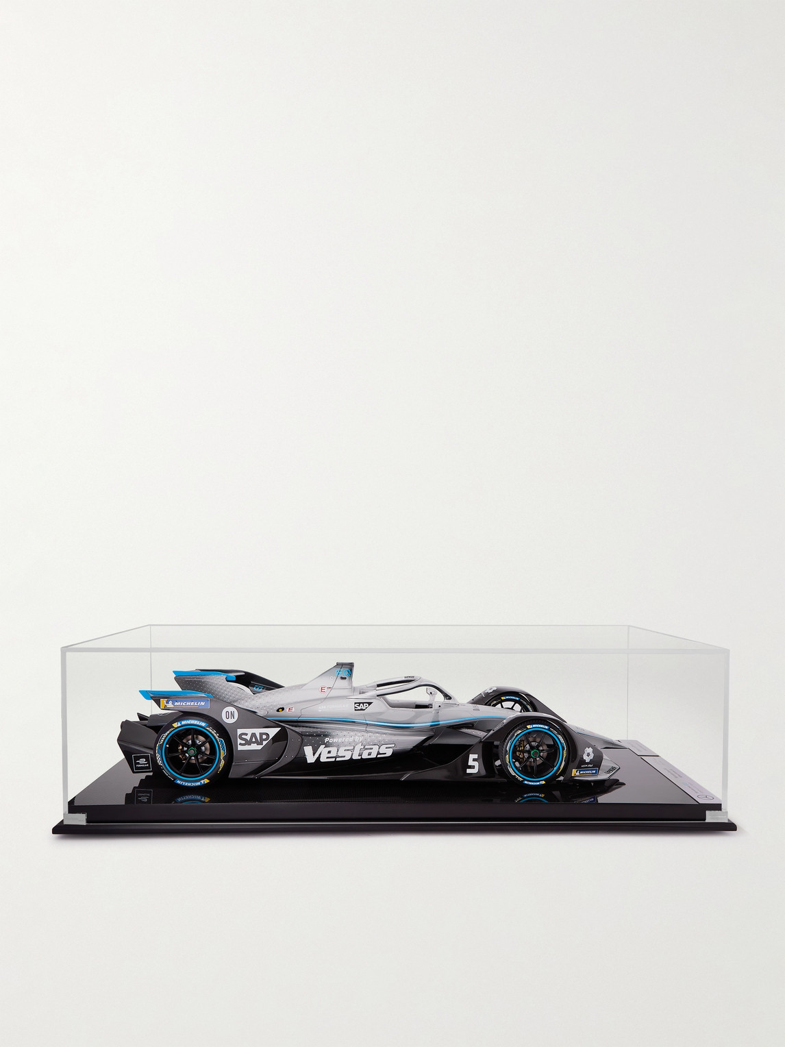 Mercedes-Benz EQ Silver Arrow 01 1:8 Model Car