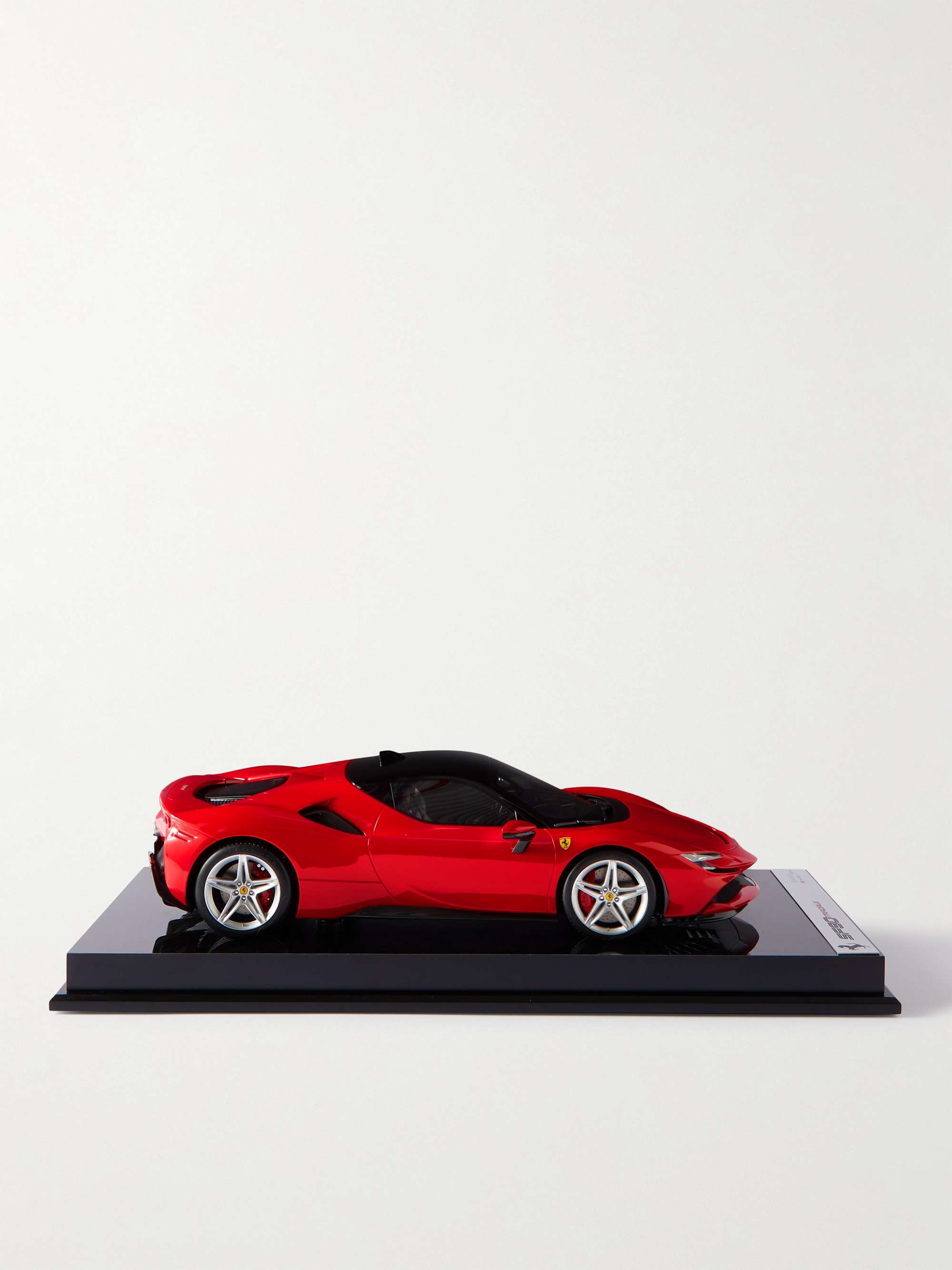 AMALGAM COLLECTION Ferrari SF90 Stradale 1:12 Model Car