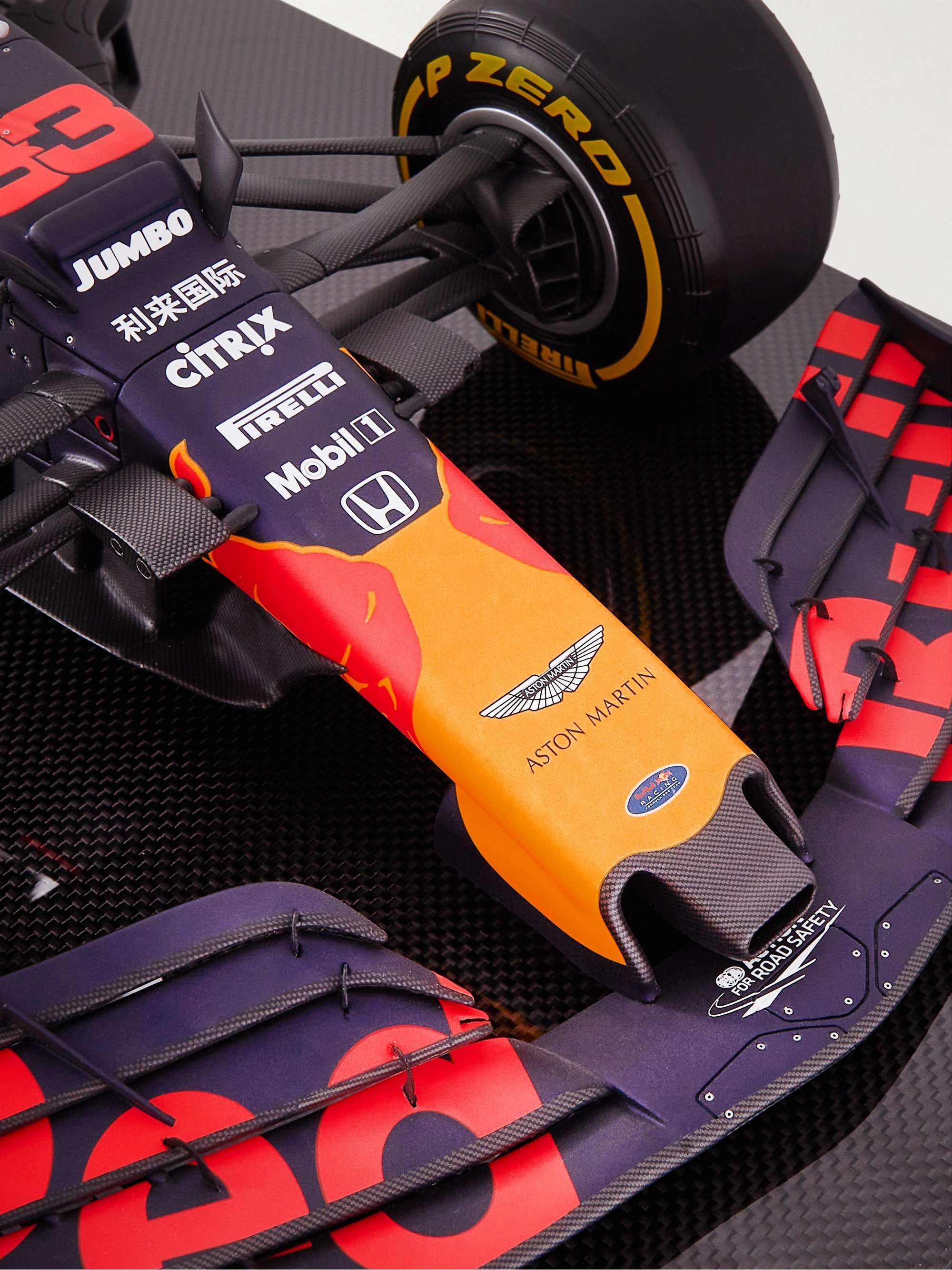 AMALGAM COLLECTION Aston Martin Red Bull Racing RB15 Max Verstappen (2019) 1:8 Model Car