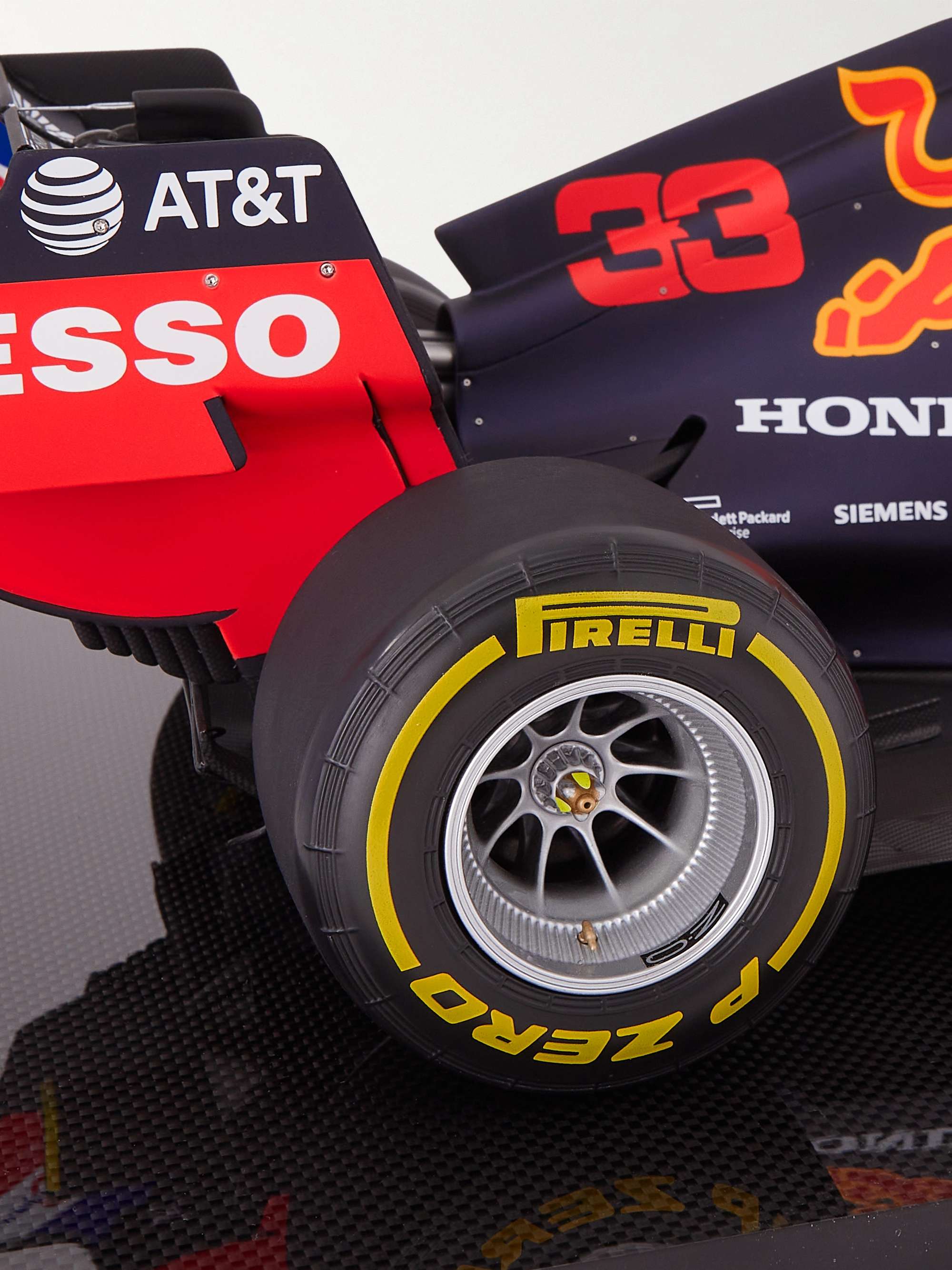 AMALGAM COLLECTION Aston Martin Red Bull Racing RB15 Max Verstappen (2019) 1:8 Model Car