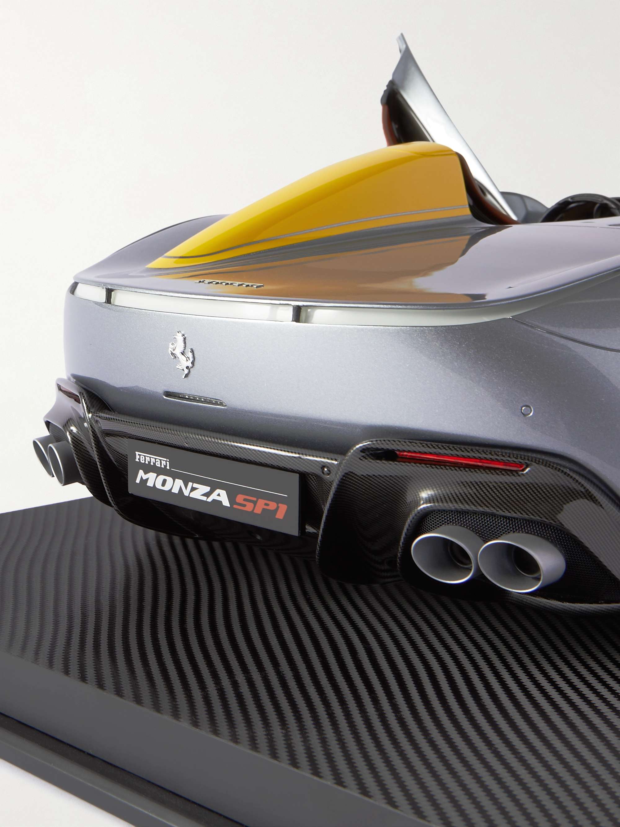 AMALGAM COLLECTION Ferrari Monza SP1 1:8 Model Car