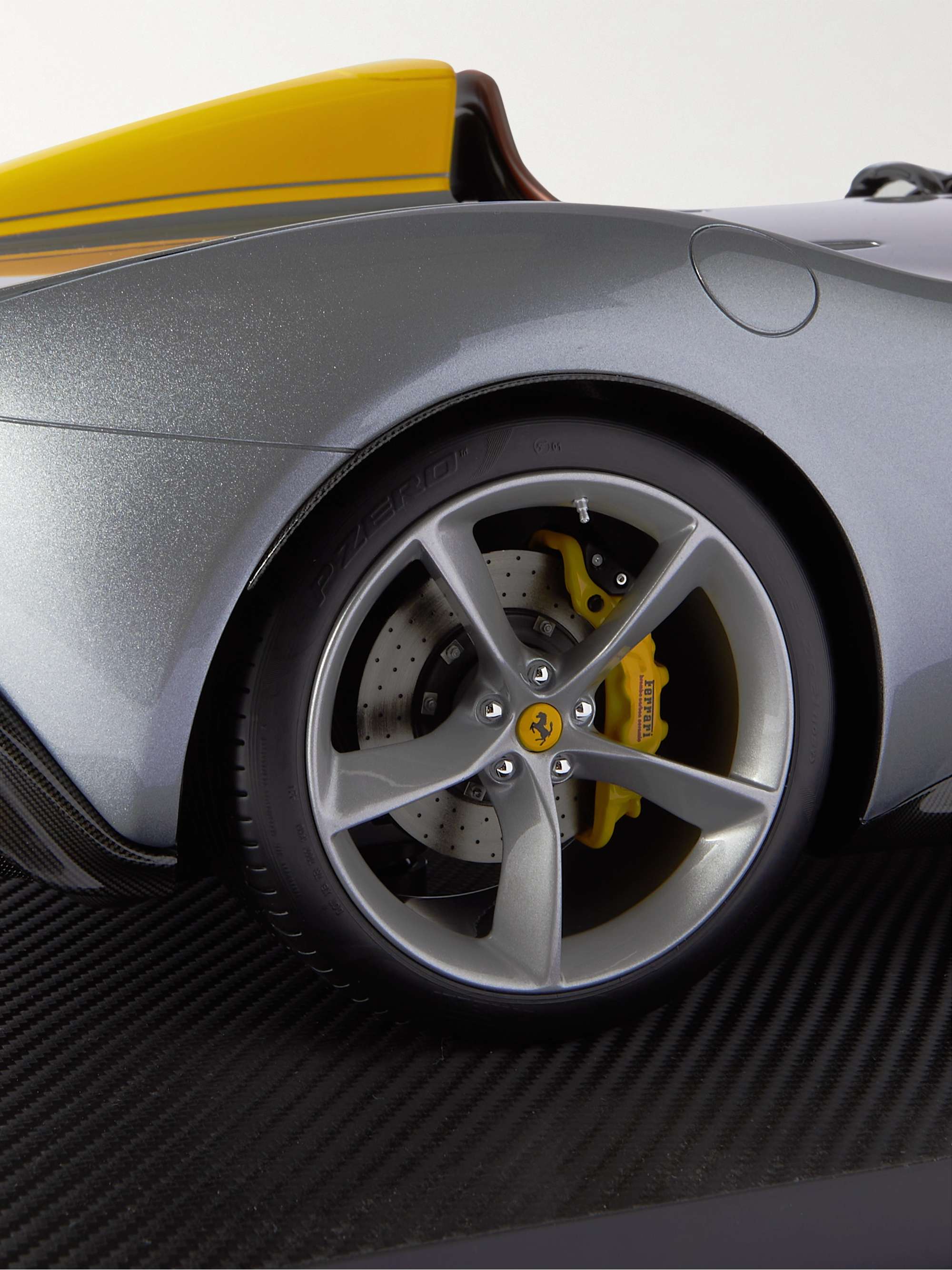 AMALGAM COLLECTION Ferrari Monza SP1 1:8 Model Car