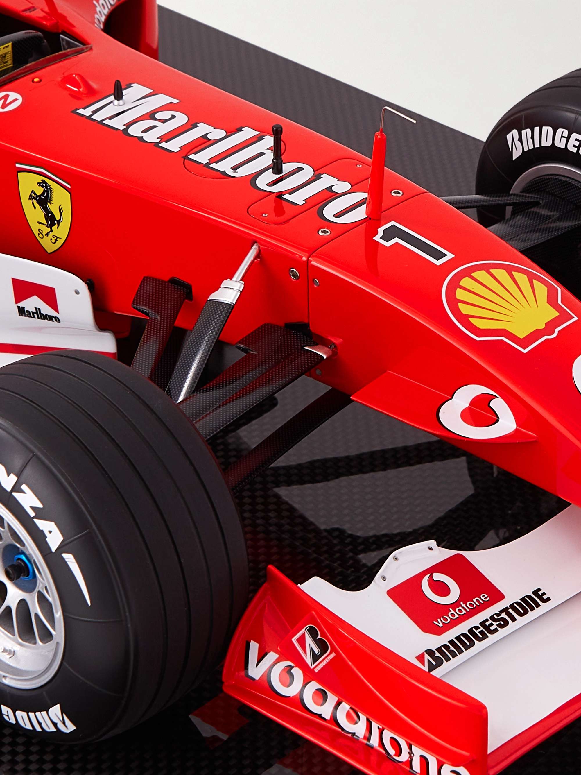 AMALGAM COLLECTION Ferrari F2002 1:8 Model Car