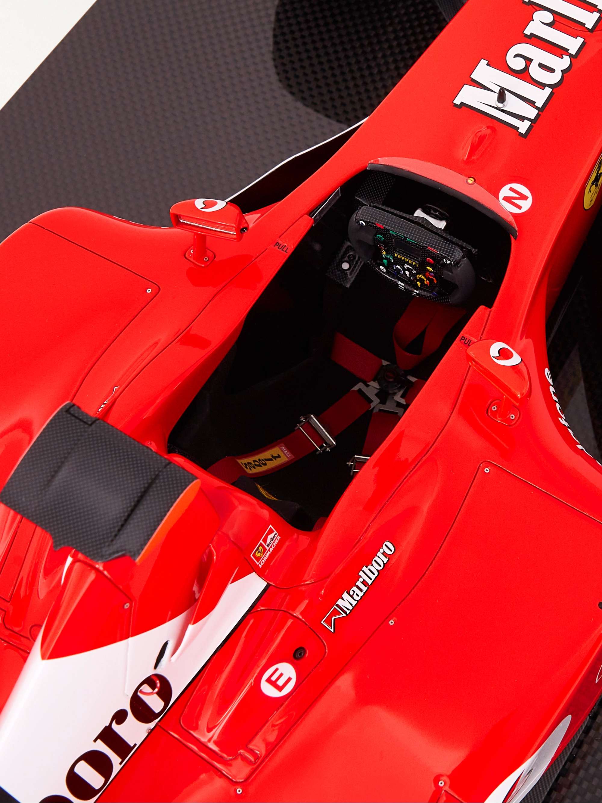 AMALGAM COLLECTION Ferrari F2002 1:8 Model Car