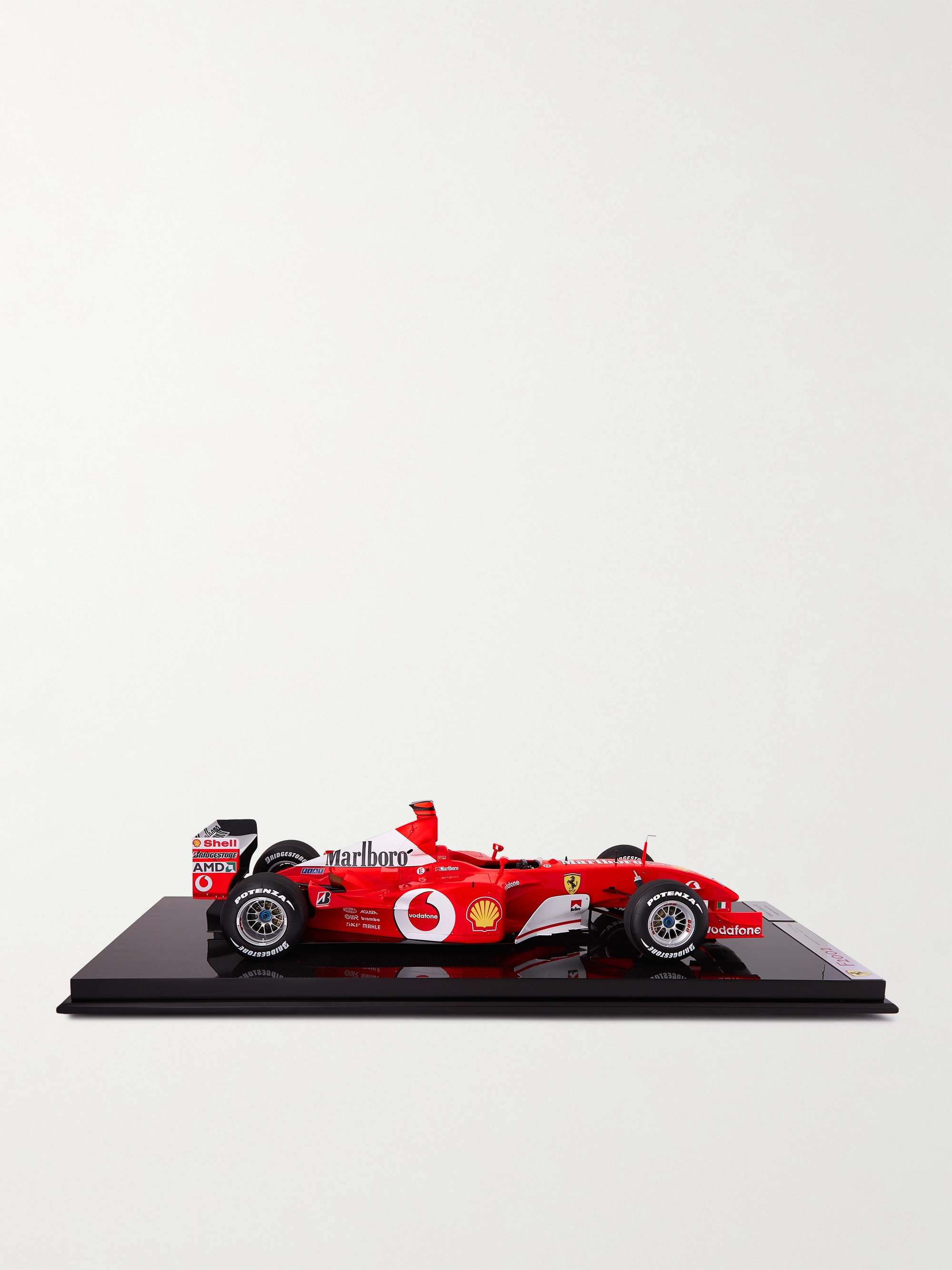 AMALGAM COLLECTION Ferrari F2002 1:8 Model Car