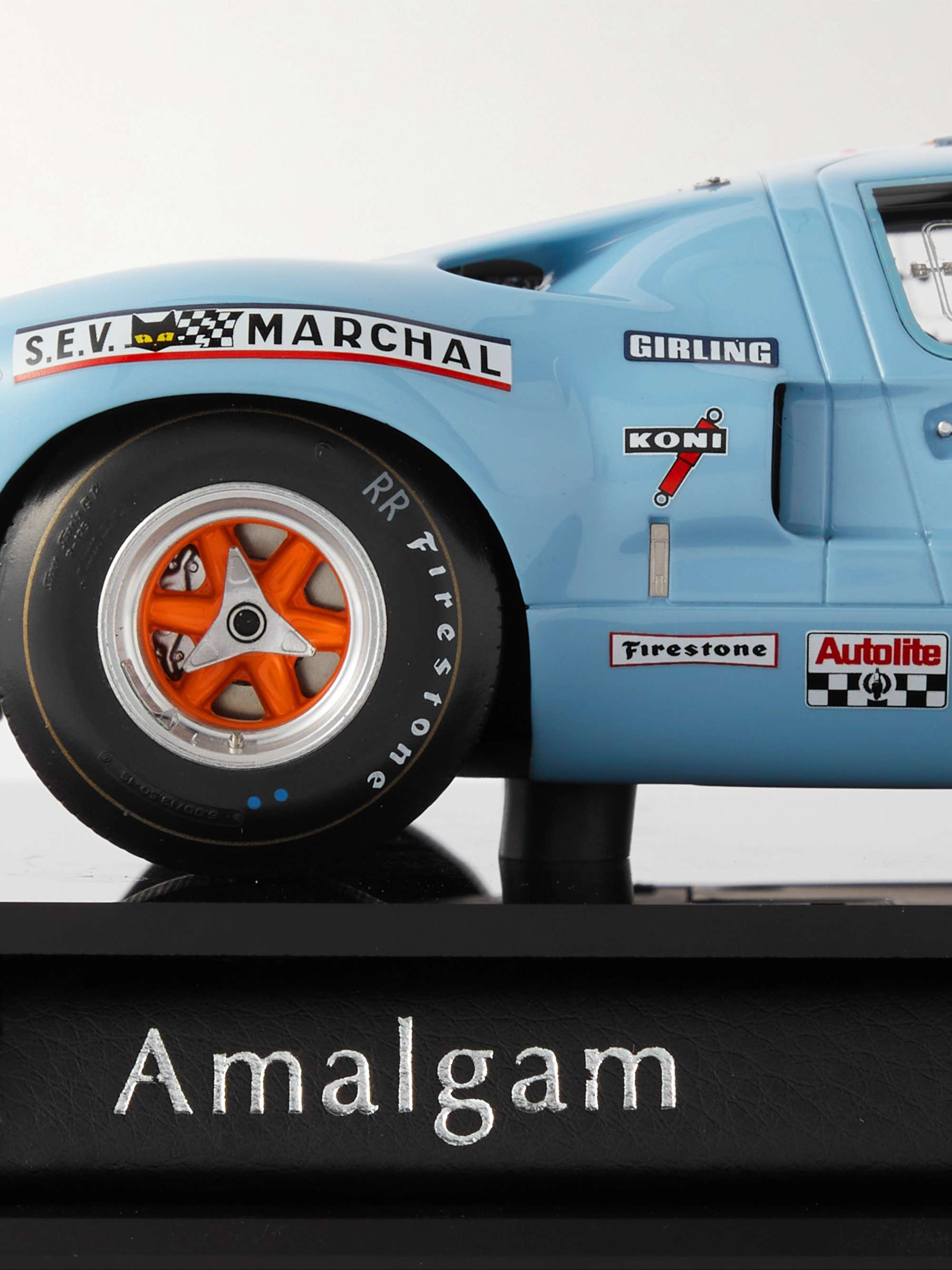 AMALGAM COLLECTION Ford GT40 LeMans (1969) 1:18 Model Car