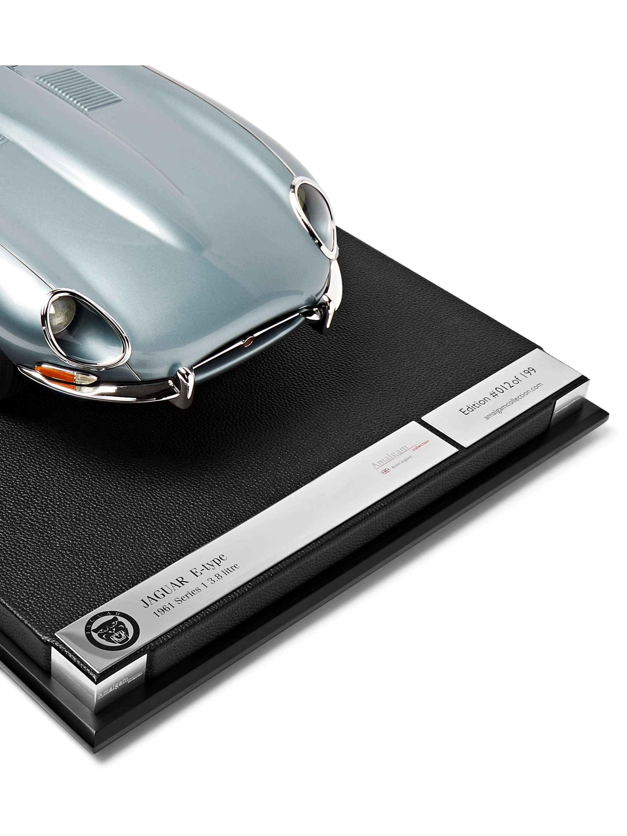 AMALGAM COLLECTION Jaguar E-Type Roadster 1:8 Model Car