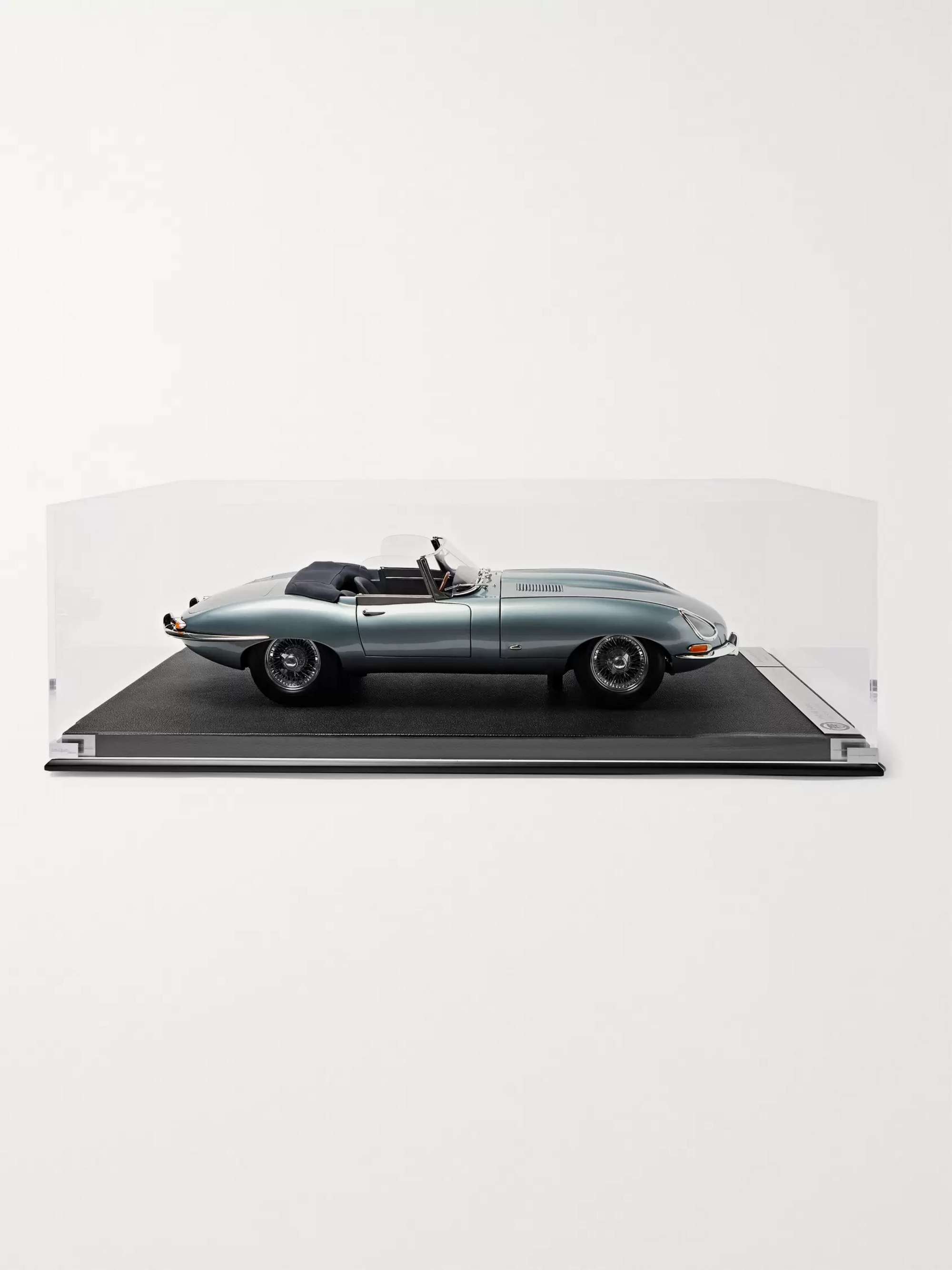 AMALGAM COLLECTION Jaguar E-Type Roadster 1:8 Model Car