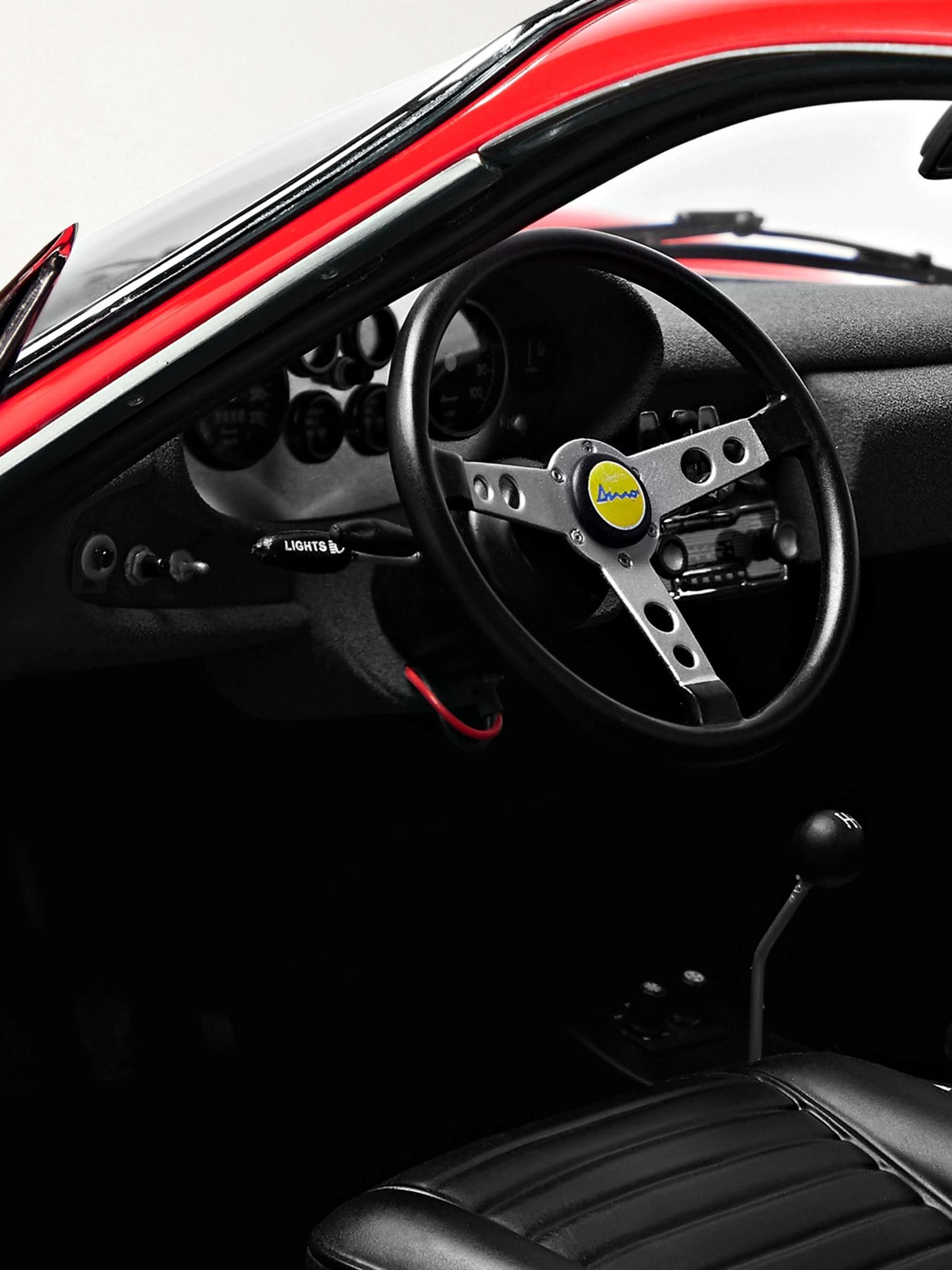 AMALGAM COLLECTION Ferrari Dino 246 GT (1969) 1:8 Model Car