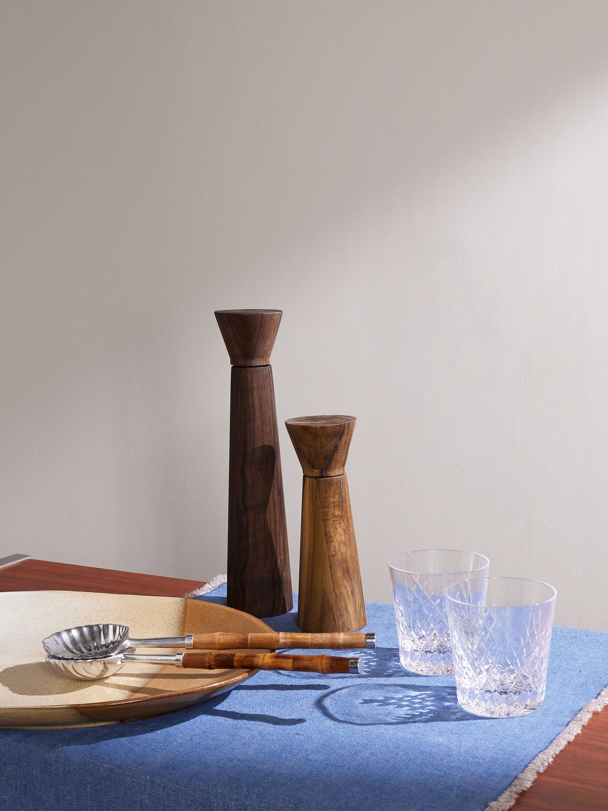 THE CONRAN SHOP Walnut and Teak Wood Salt and Pepper Grinder Set