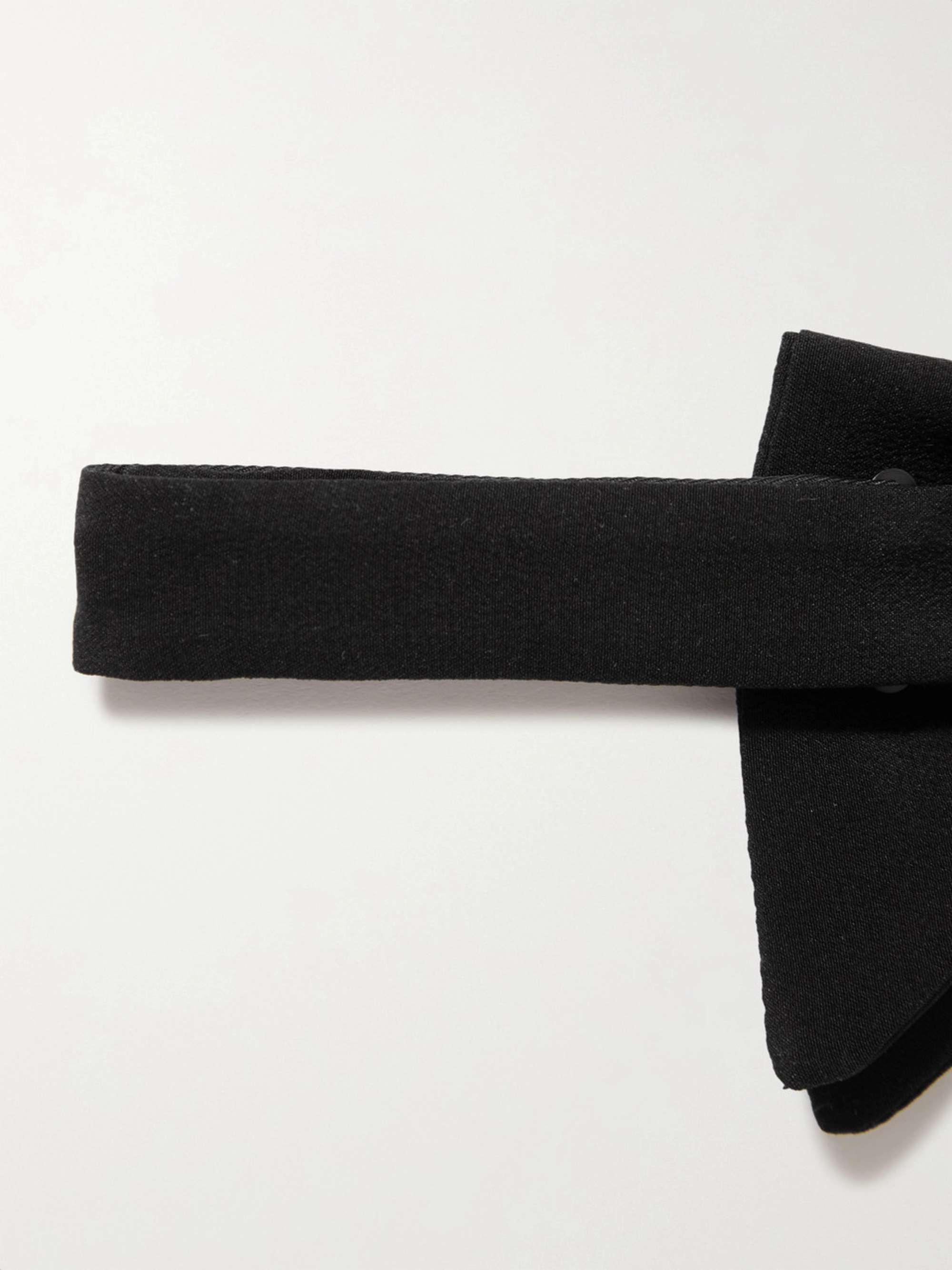 Gucci Silk Bow Tie W/ Logo Detail In Black