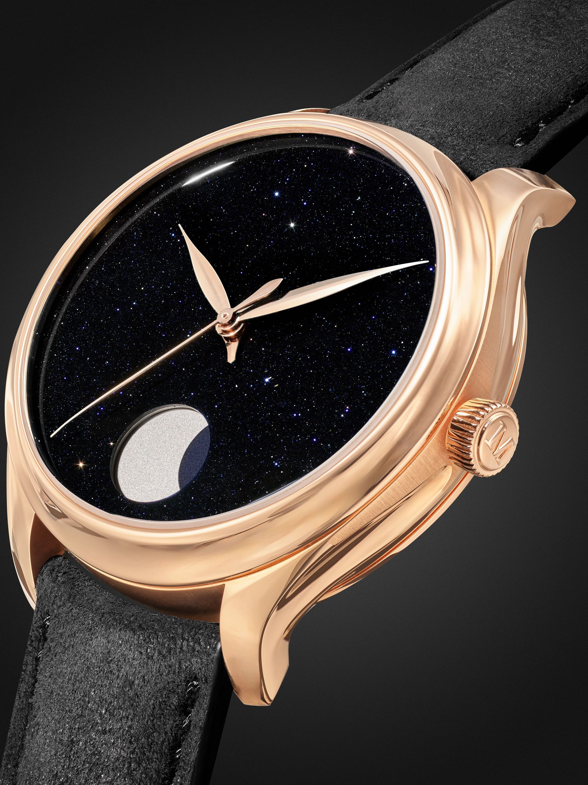 H. MOSER & CIE. ساعة Endeavour Perpetual Moon ذات الإصدار المحدود يدوية التعبئة من الذهب الأحمر عيار 18 قيراط والجلد بقطر 42 مم، الرقم المرجعي. ‎1801-0402