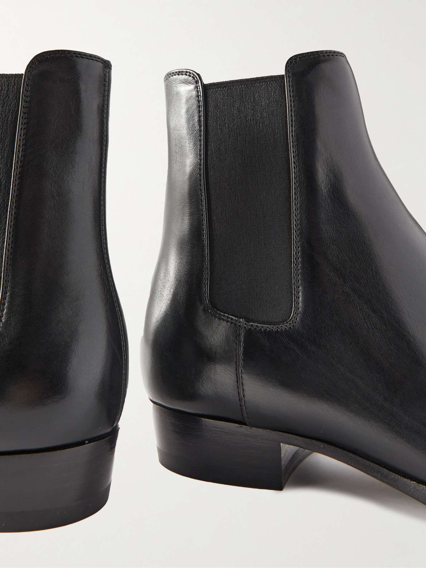 wyatt chelsea boots in smooth leather
